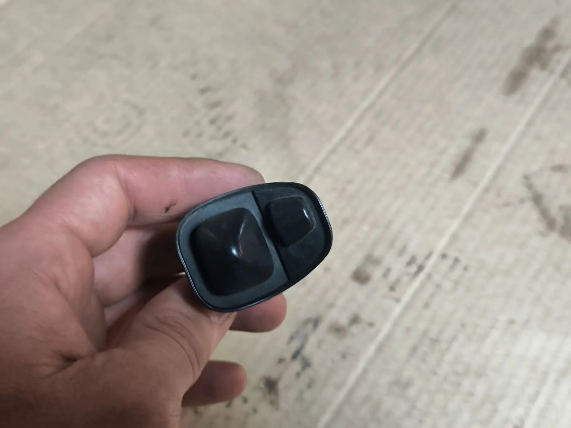 https://ycs.partsauto.market/partsauto-images/thmbs/userImages/d89d66a30f14dbad161fb7a986aa0fe5/part/37edb39d-0818-4e40-be58-600e01f53ce3_1781678541254.jpg