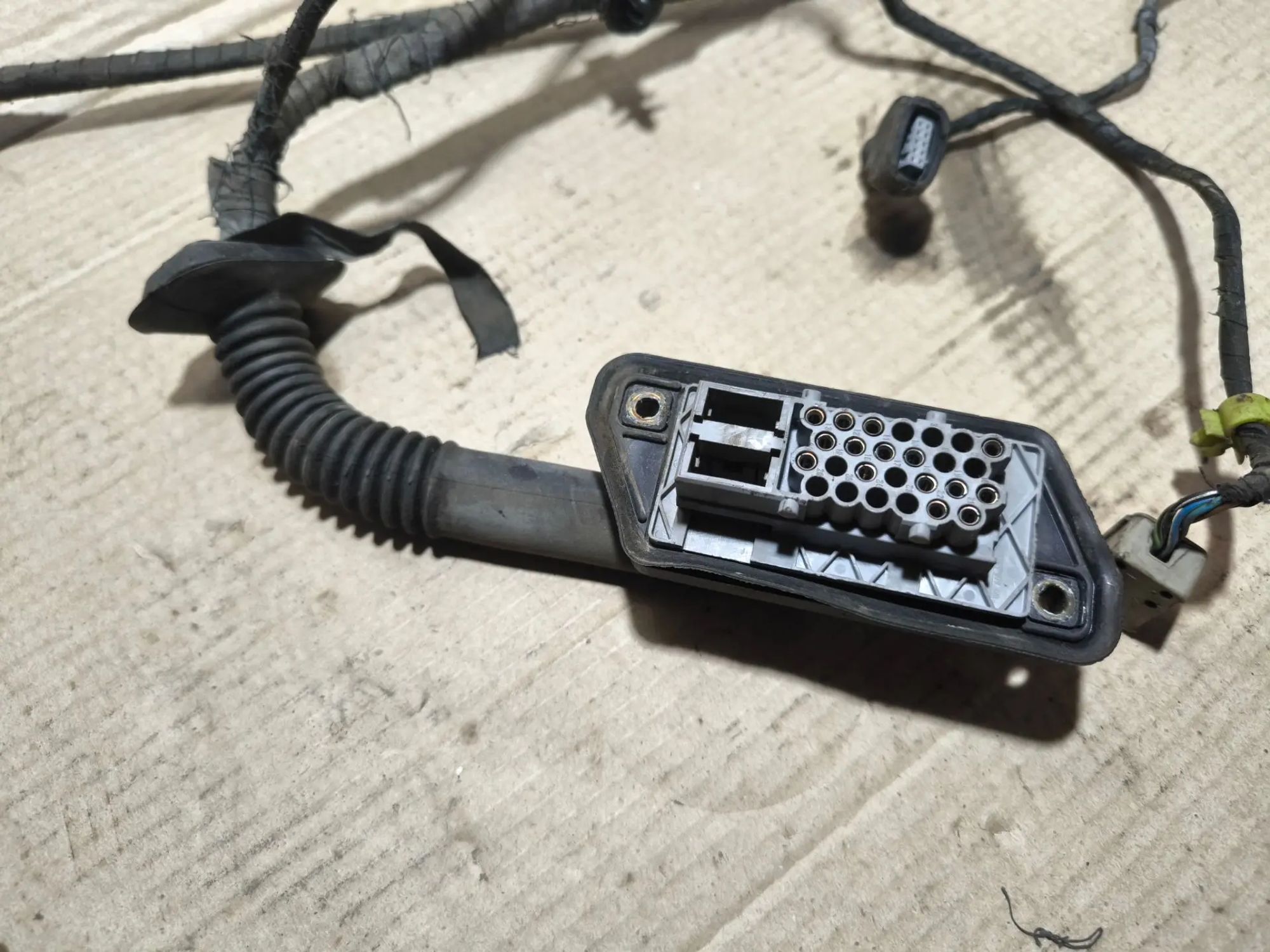 https://ycs.partsauto.market/partsauto-images/thmbs/userImages/d89d66a30f14dbad161fb7a986aa0fe5/part/3878ebbc-2251-4a40-b966-081f14812b4d_1781802842341.jpg
