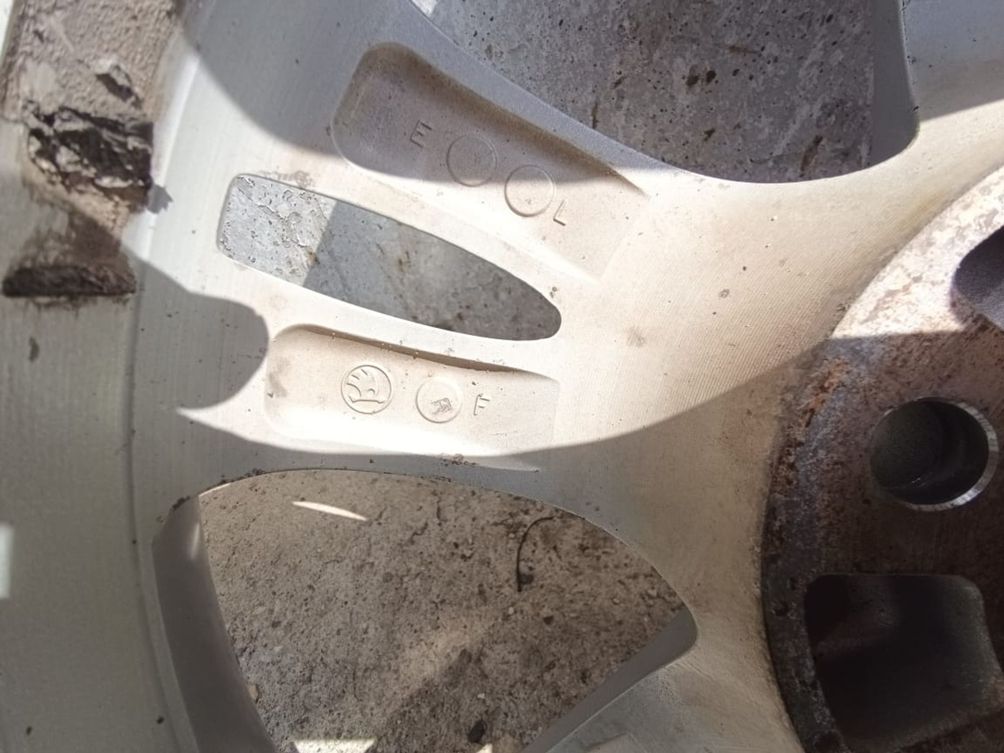 https://ycs.partsauto.market/partsauto-images/thmbs/userImages/d89d66a30f14dbad161fb7a986aa0fe5/part/394df848-45a4-4eb6-8f15-48be10ffb2fd_1719485952143.jpg