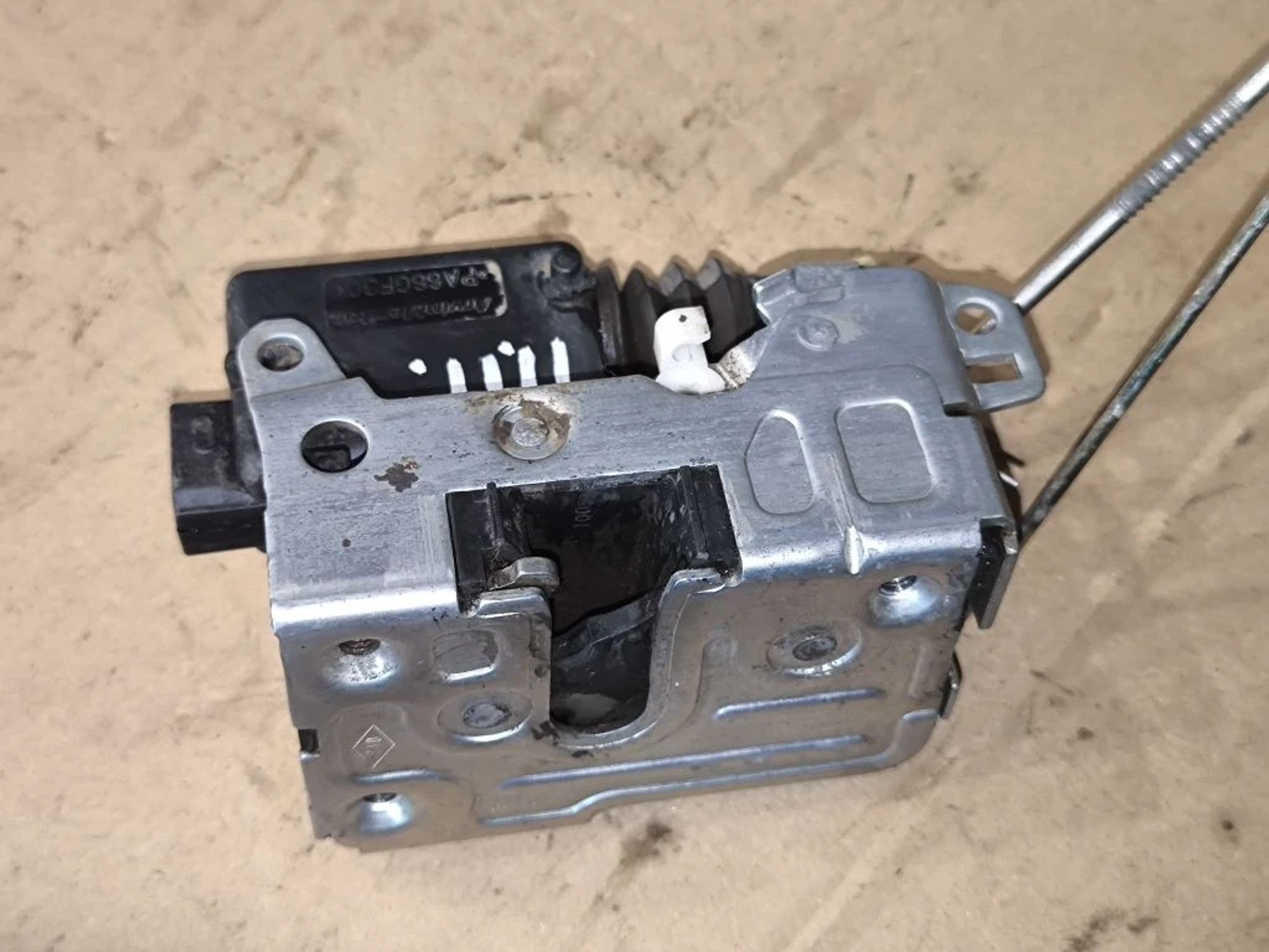 https://ycs.partsauto.market/partsauto-images/thmbs/userImages/d89d66a30f14dbad161fb7a986aa0fe5/part/3b401239-fd0d-43c7-ac87-3fe426d35d18_1777370057579.jpg