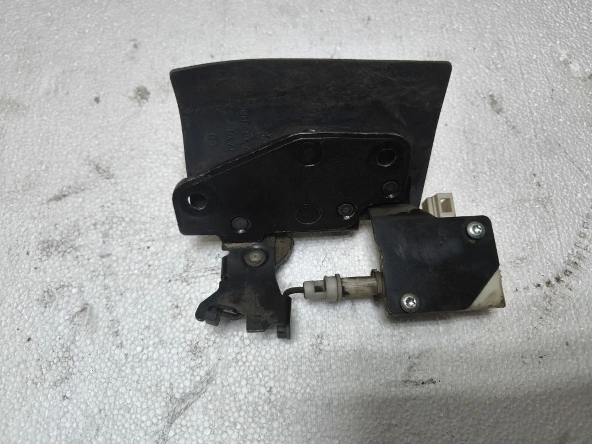 https://ycs.partsauto.market/partsauto-images/thmbs/userImages/d89d66a30f14dbad161fb7a986aa0fe5/part/3b9ef32d-bc02-440f-b0be-23c4484cd747_1776675284368.jpg