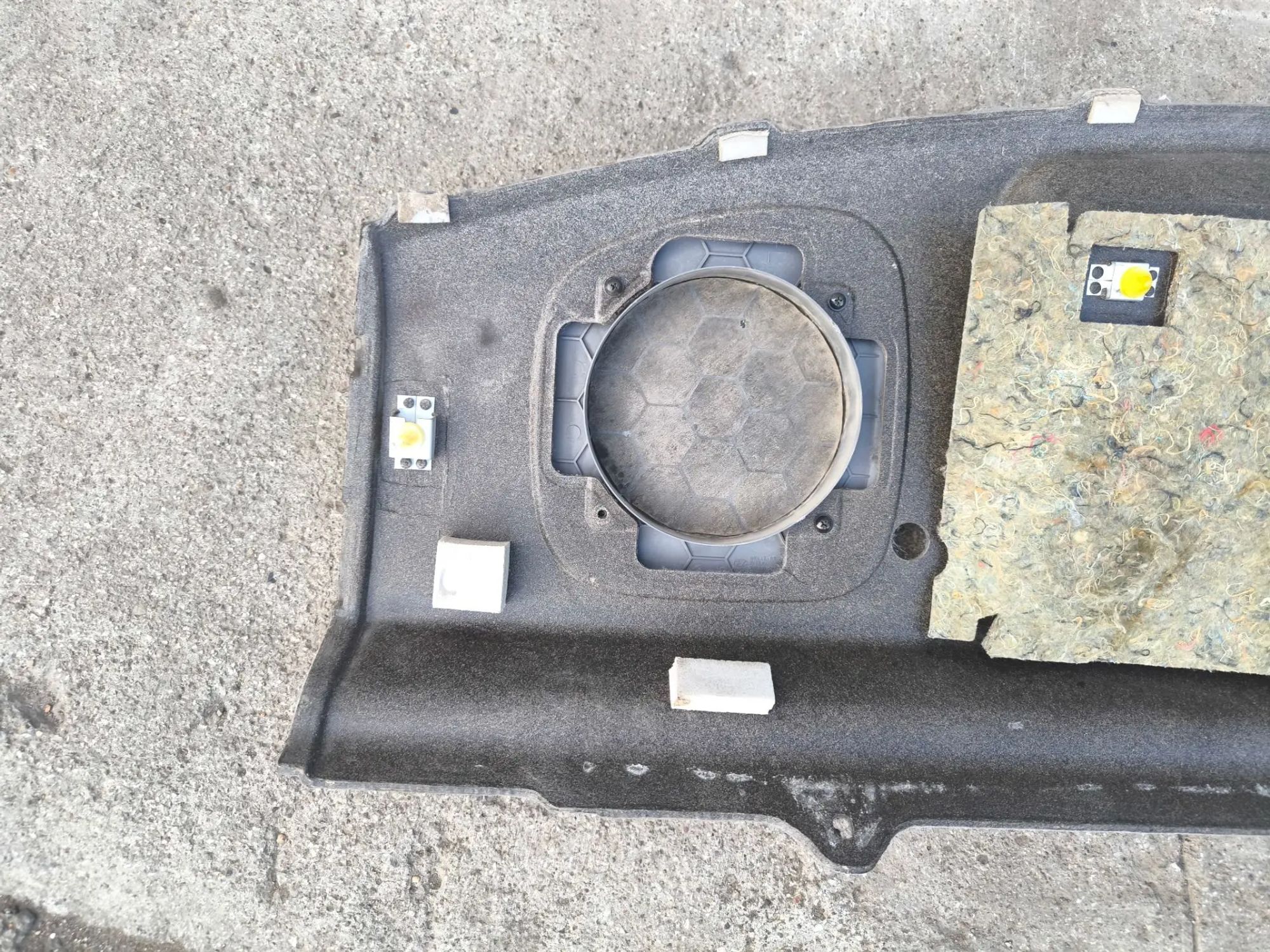 https://ycs.partsauto.market/partsauto-images/thmbs/userImages/d89d66a30f14dbad161fb7a986aa0fe5/part/3c93e0b6-9bf2-40ad-94e5-8ed79be37477_1784440493598.jpg