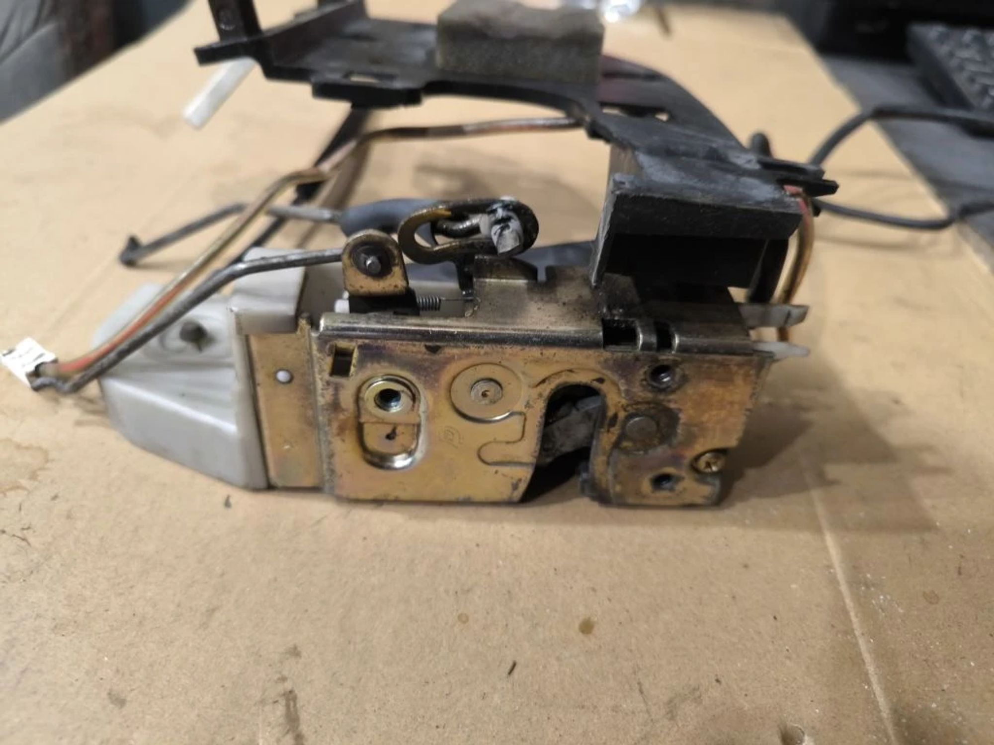 https://ycs.partsauto.market/partsauto-images/thmbs/userImages/d89d66a30f14dbad161fb7a986aa0fe5/part/3e5909f7-e27a-48c9-ad90-c0b44b6f9b93_1776922578808.jpg