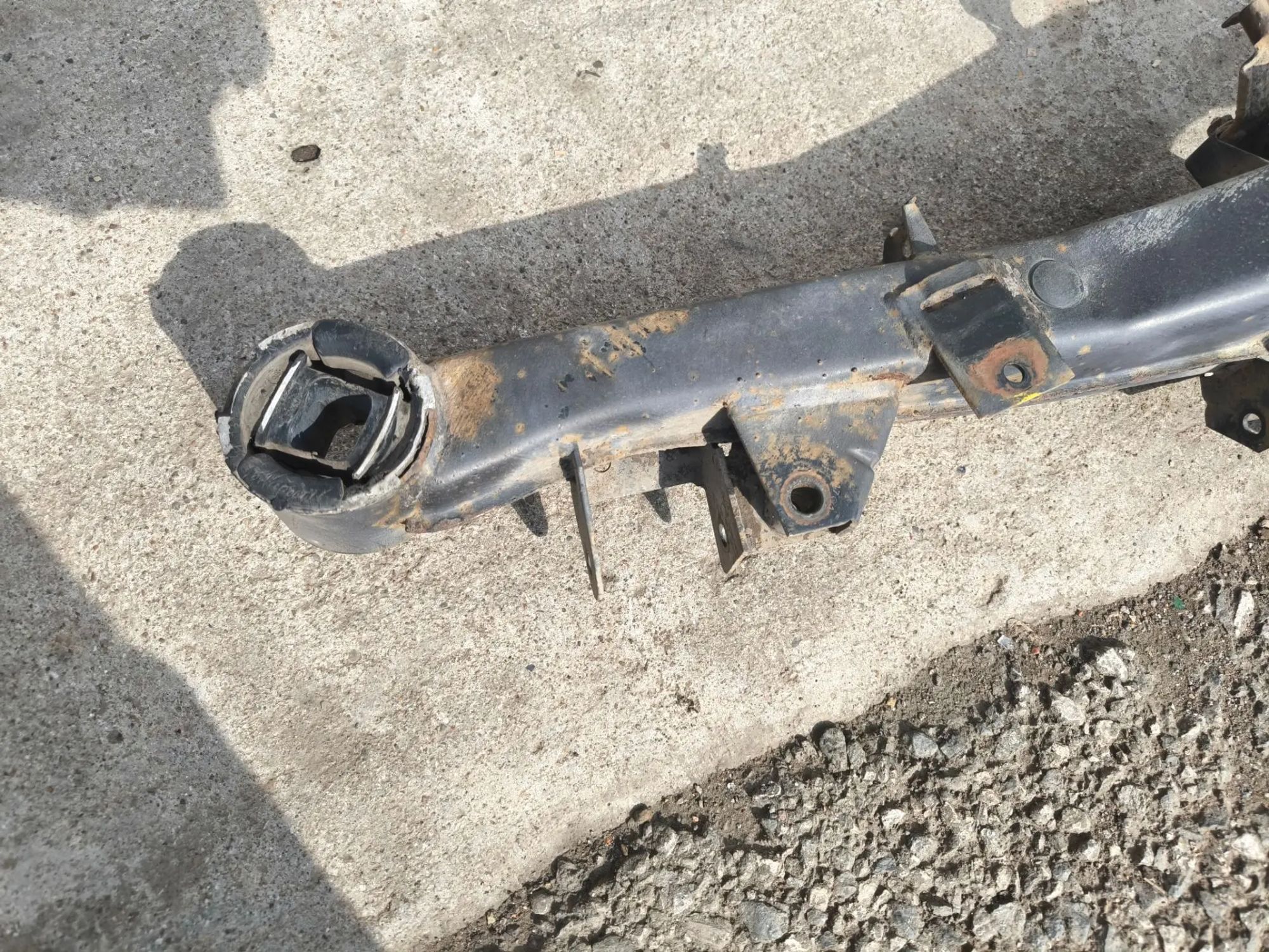 https://ycs.partsauto.market/partsauto-images/thmbs/userImages/d89d66a30f14dbad161fb7a986aa0fe5/part/406f7652-816f-466b-82f1-4b49763653d2_1783528868281.jpg