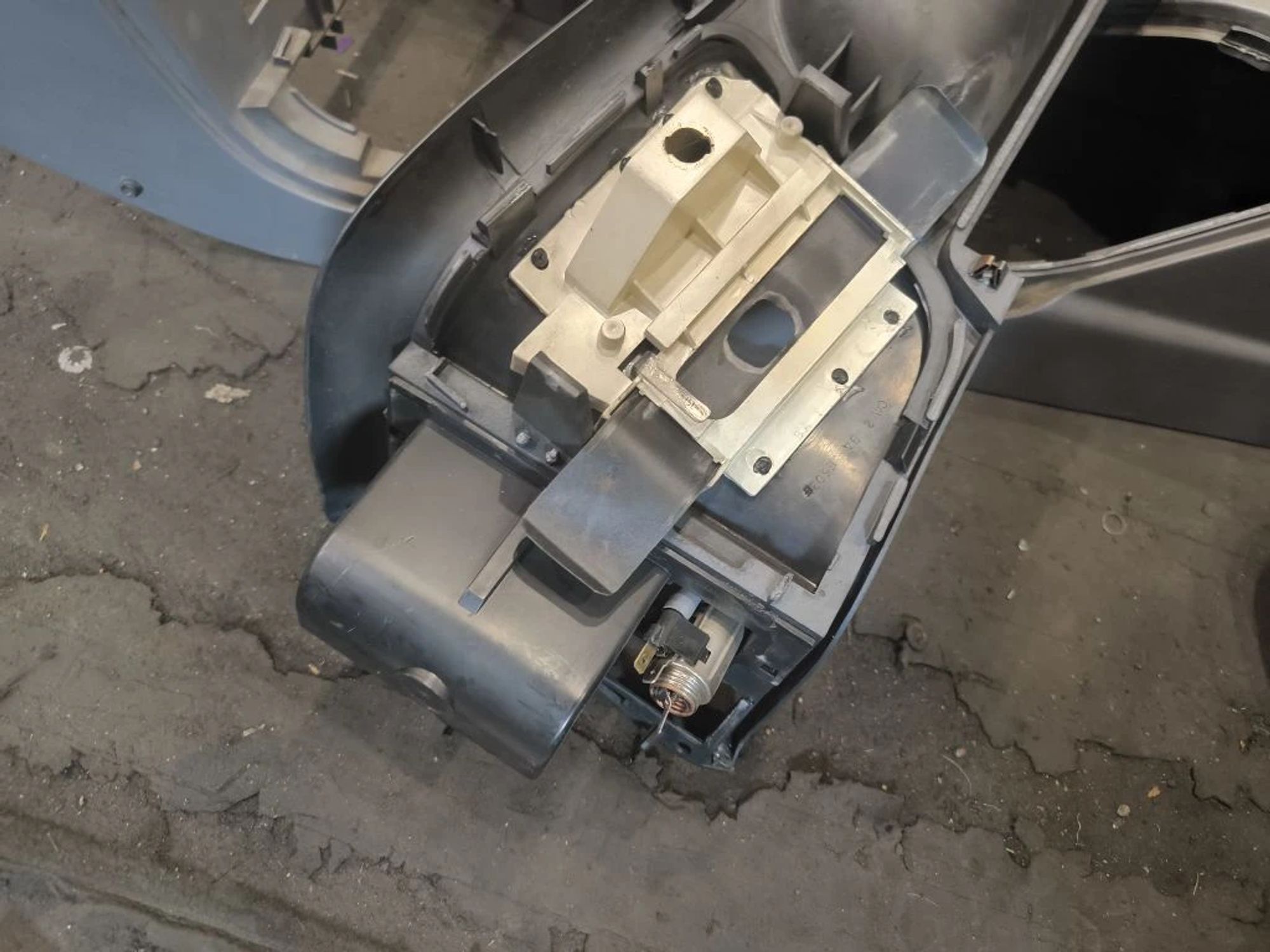 https://ycs.partsauto.market/partsauto-images/thmbs/userImages/d89d66a30f14dbad161fb7a986aa0fe5/part/4191b9ac-b367-44a8-9462-33230a07e105_1776756339536.jpg