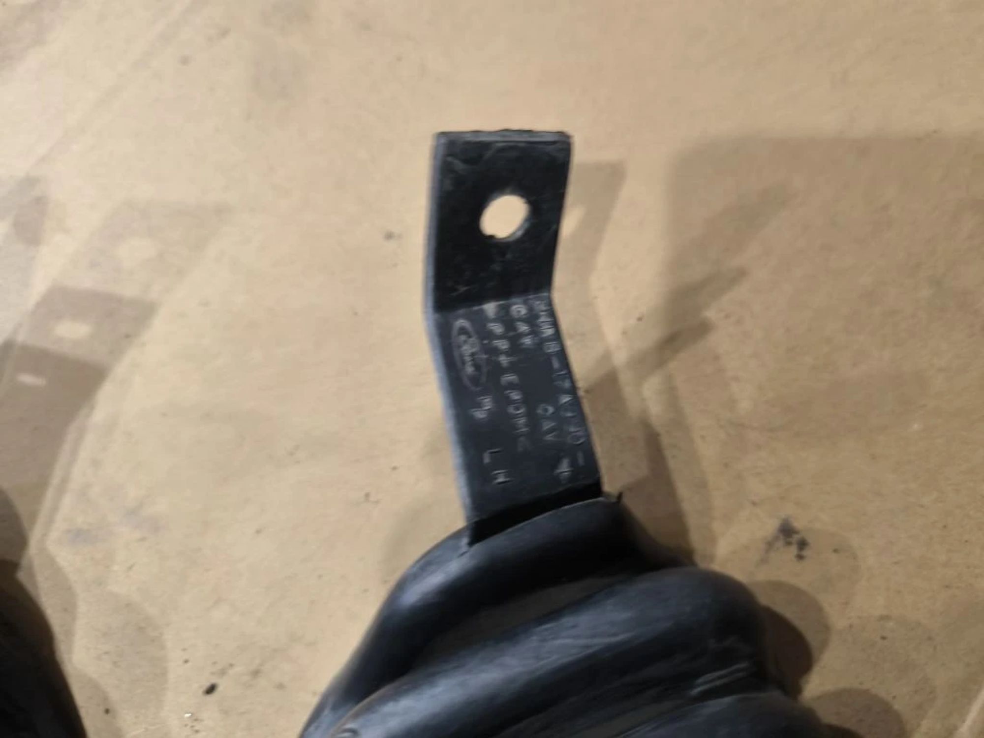 https://ycs.partsauto.market/partsauto-images/thmbs/userImages/d89d66a30f14dbad161fb7a986aa0fe5/part/422017fb-c9b3-4240-b315-d500fe8ad0be_1776848258380.jpg