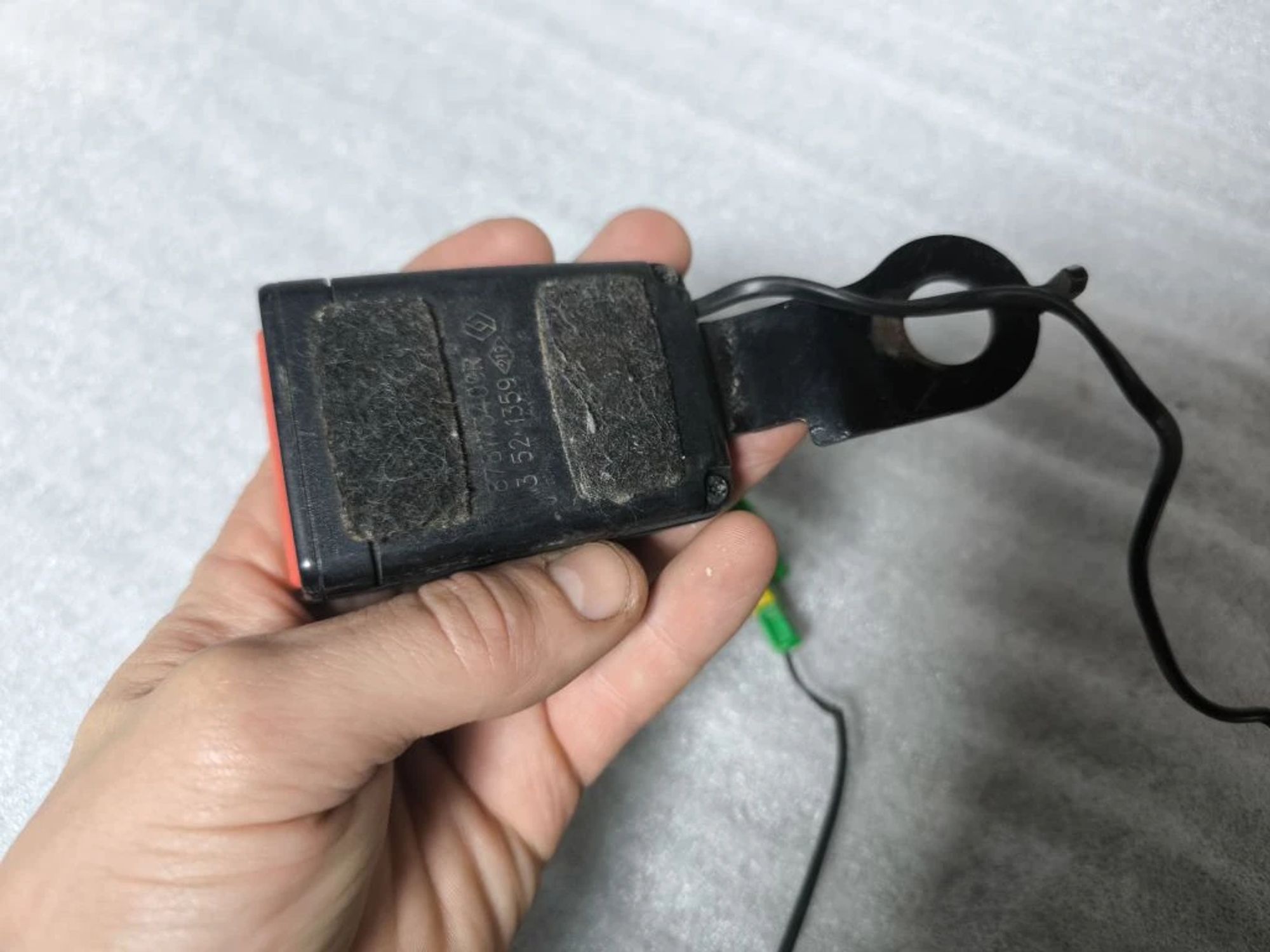 https://ycs.partsauto.market/partsauto-images/thmbs/userImages/d89d66a30f14dbad161fb7a986aa0fe5/part/463e01e3-e406-4fe0-9604-20b51c26f3a2_1778736069082.jpg