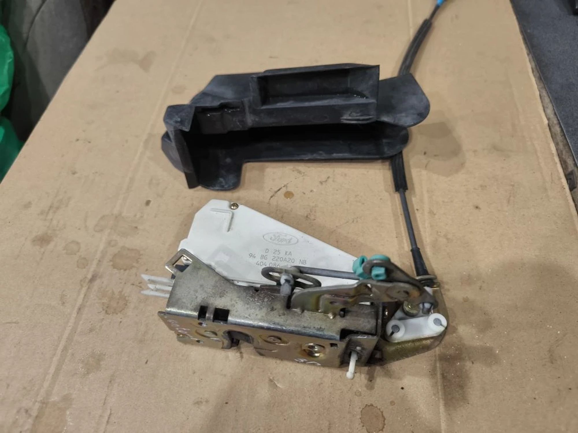 https://ycs.partsauto.market/partsauto-images/thmbs/userImages/d89d66a30f14dbad161fb7a986aa0fe5/part/46e28c28-7e64-48a8-80e0-00f89e4a1c72_1776922727923.jpg