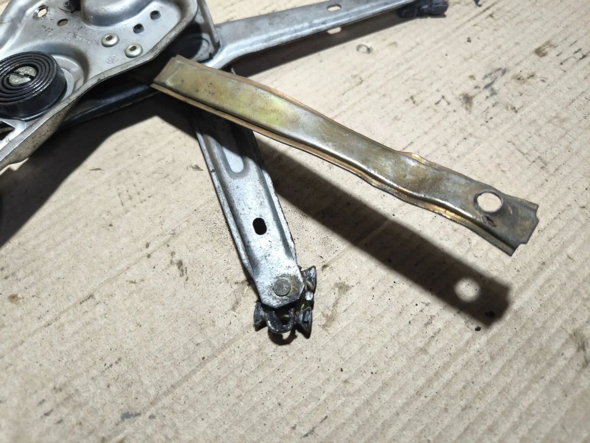 https://ycs.partsauto.market/partsauto-images/thmbs/userImages/d89d66a30f14dbad161fb7a986aa0fe5/part/48869cf8-20f4-40bb-b499-78df6c621ace_1781699131537.jpg