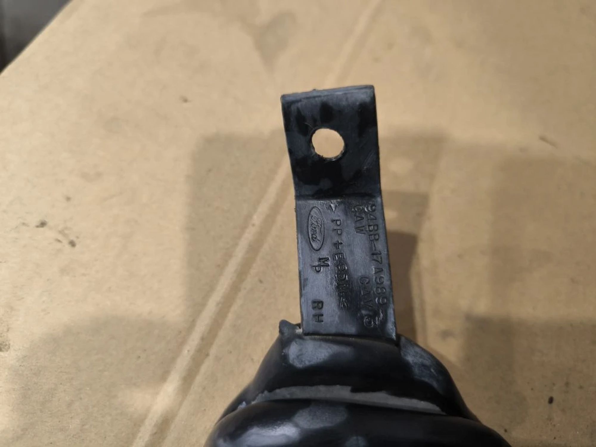 https://ycs.partsauto.market/partsauto-images/thmbs/userImages/d89d66a30f14dbad161fb7a986aa0fe5/part/4949a132-faf5-4b01-9d11-85974949e3c6_1776848258115.jpg