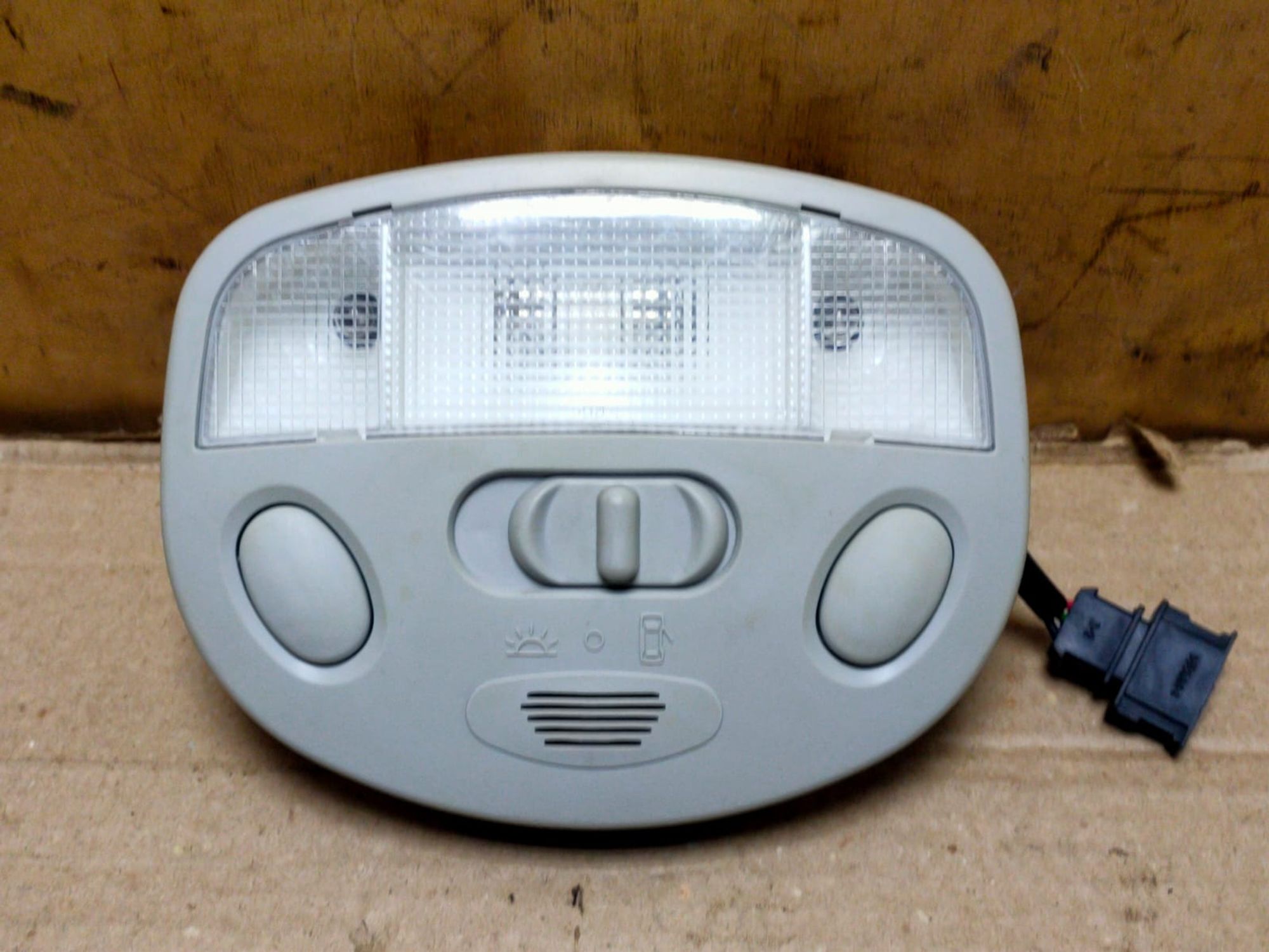 https://ycs.partsauto.market/partsauto-images/thmbs/userImages/d89d66a30f14dbad161fb7a986aa0fe5/part/497ad0d0-80e1-4f17-8a22-91068e22e64e_1749638501289.jpg