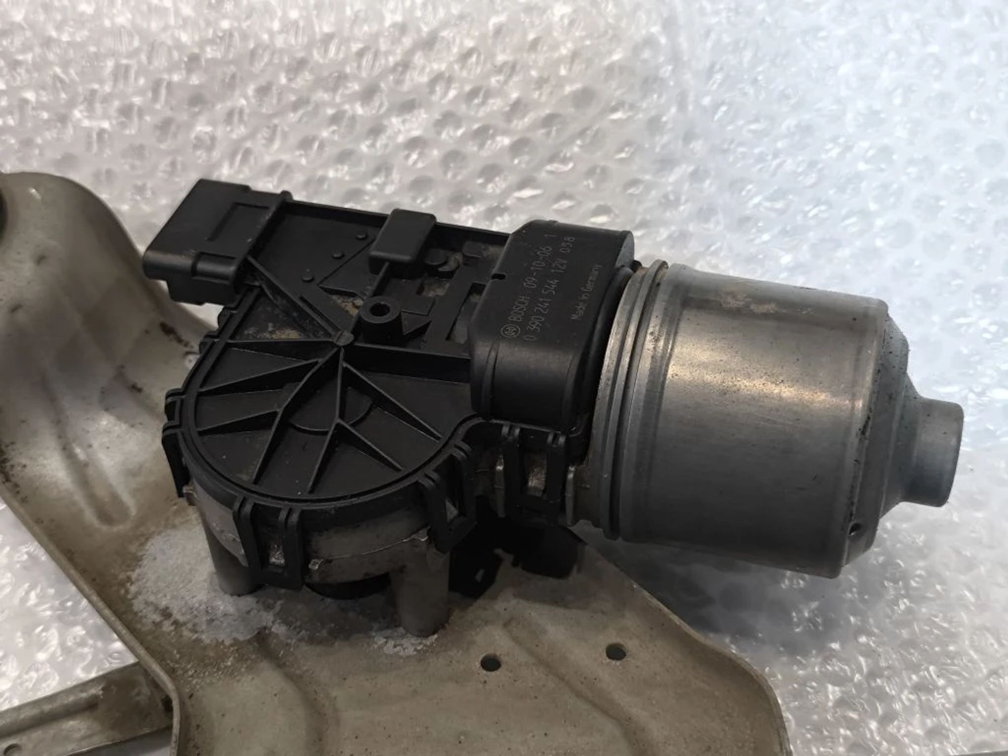 https://ycs.partsauto.market/partsauto-images/thmbs/userImages/d89d66a30f14dbad161fb7a986aa0fe5/part/4bf018bb-1217-472d-8b19-13d294169b0c_1777899974095.jpg