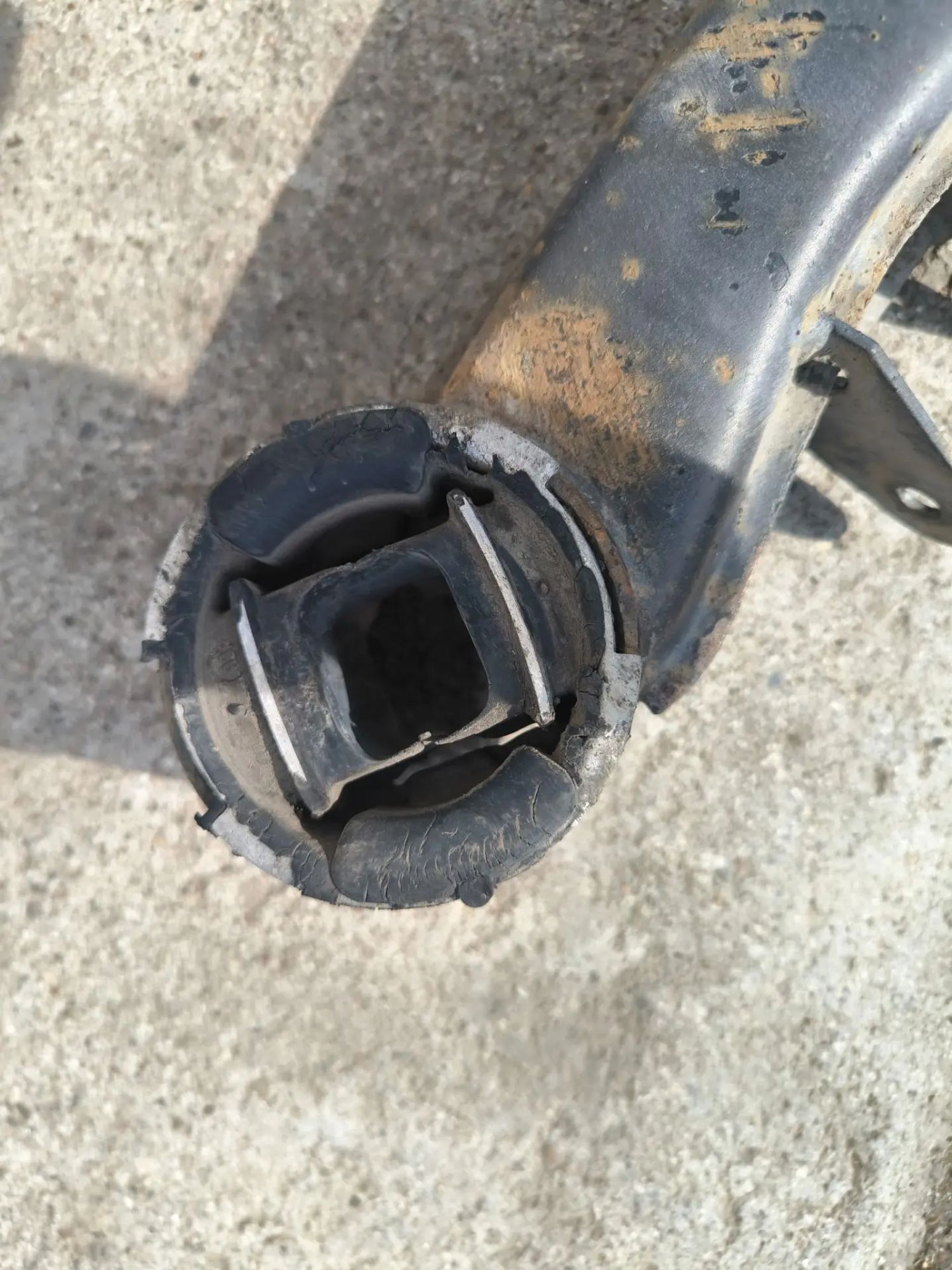 https://ycs.partsauto.market/partsauto-images/thmbs/userImages/d89d66a30f14dbad161fb7a986aa0fe5/part/4c32f5a4-7846-4400-b12c-5e9b87c0f236_1783528868993.jpg