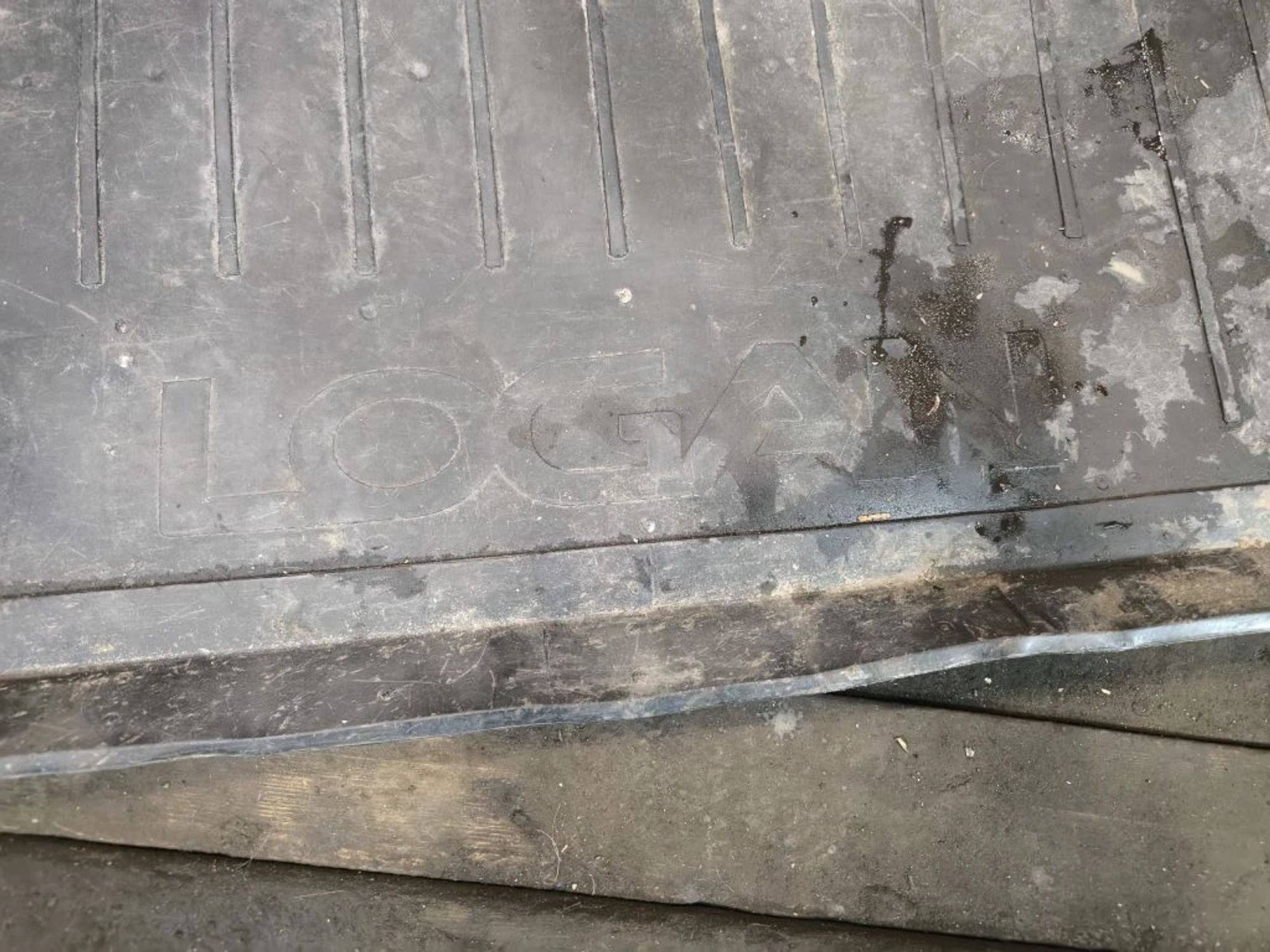 https://ycs.partsauto.market/partsauto-images/thmbs/userImages/d89d66a30f14dbad161fb7a986aa0fe5/part/4e5123f0-ce7c-4f9b-b91b-c7f782d756d5_1778575366146.jpg