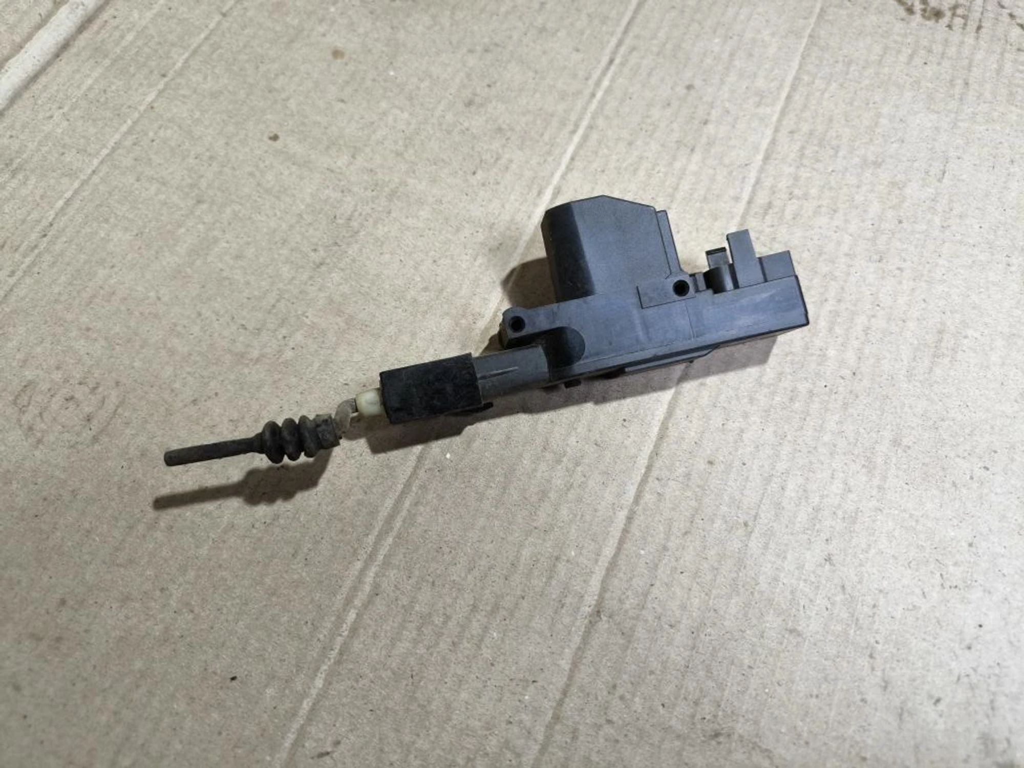 https://ycs.partsauto.market/partsauto-images/thmbs/userImages/d89d66a30f14dbad161fb7a986aa0fe5/part/504b2e9a-75c9-4bfe-af28-d3e72457737d_1780931802024.jpg