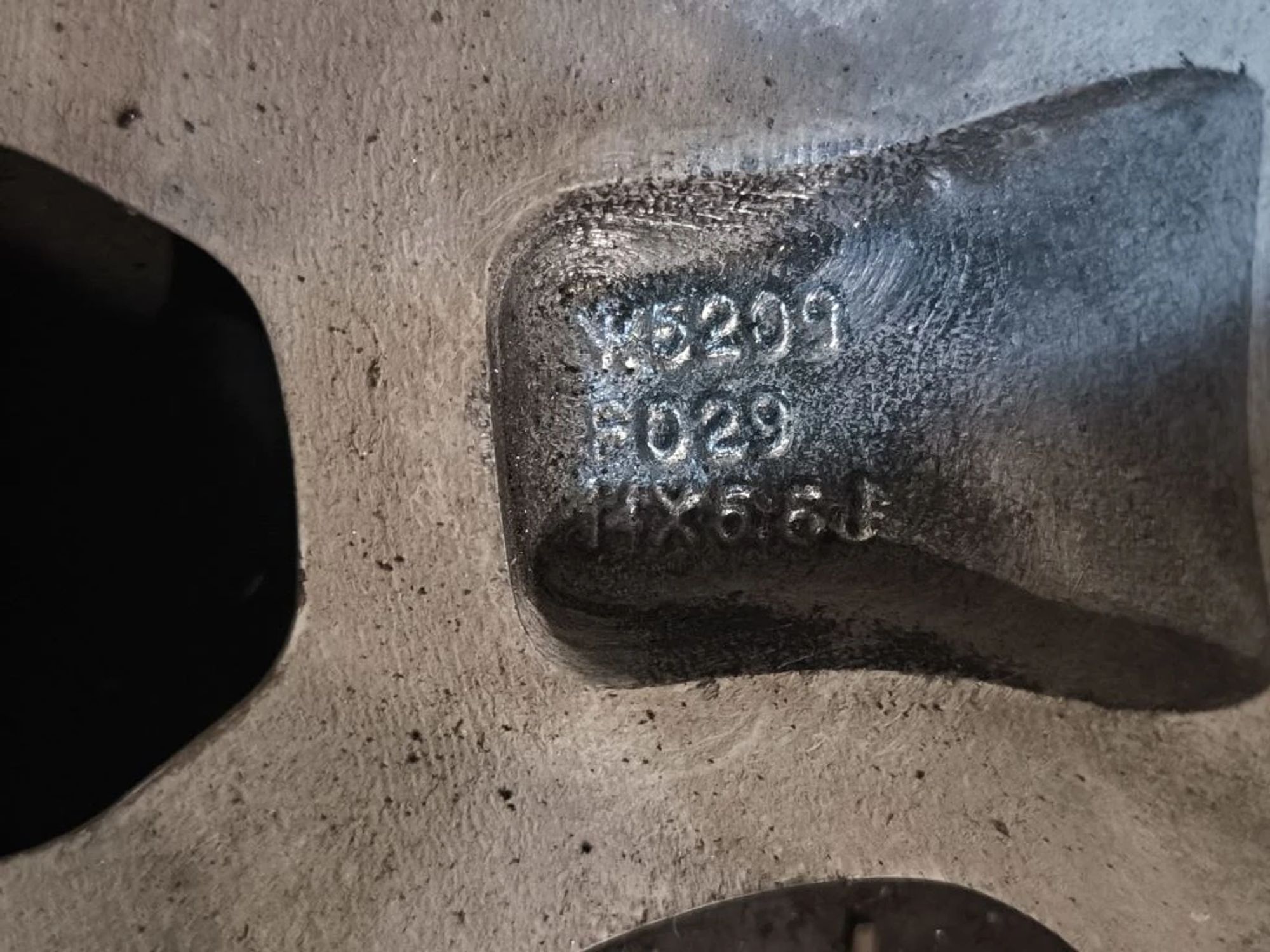 https://ycs.partsauto.market/partsauto-images/thmbs/userImages/d89d66a30f14dbad161fb7a986aa0fe5/part/5052502d-7594-4198-86be-a58b8bc652c9_1778140128338.jpg