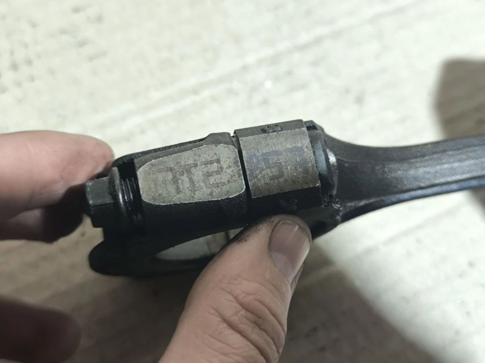 https://ycs.partsauto.market/partsauto-images/thmbs/userImages/d89d66a30f14dbad161fb7a986aa0fe5/part/50566d76-d9c1-4fc0-a495-a7fb9cd39da5_1781078055254.jpg