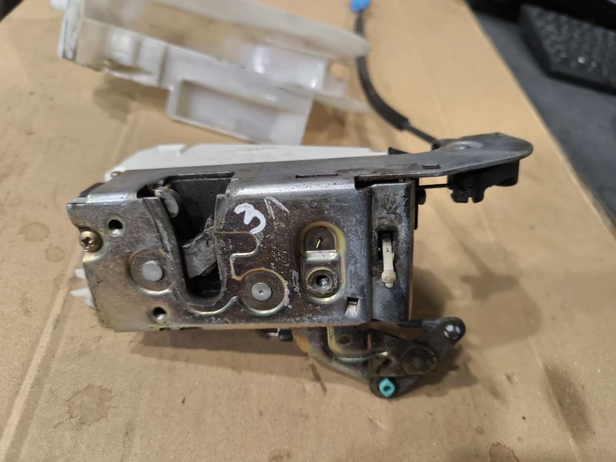 https://ycs.partsauto.market/partsauto-images/thmbs/userImages/d89d66a30f14dbad161fb7a986aa0fe5/part/5093f1ad-4ef3-44c5-85ef-8368899ff9ec_1776922663302.jpg