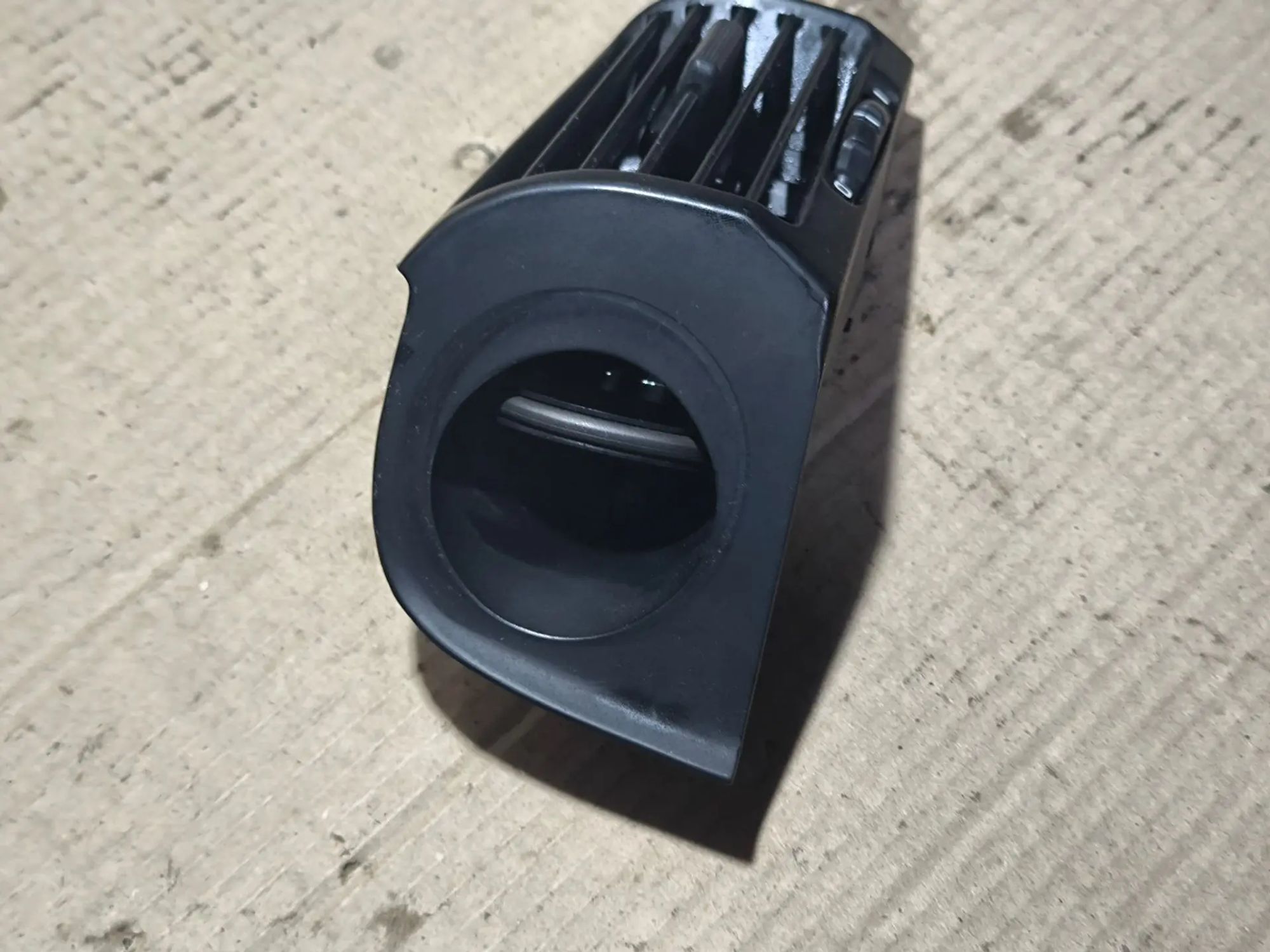 https://ycs.partsauto.market/partsauto-images/thmbs/userImages/d89d66a30f14dbad161fb7a986aa0fe5/part/5283395d-ddf4-43fa-b892-4dda6efdc3dd_1781701059476.jpg