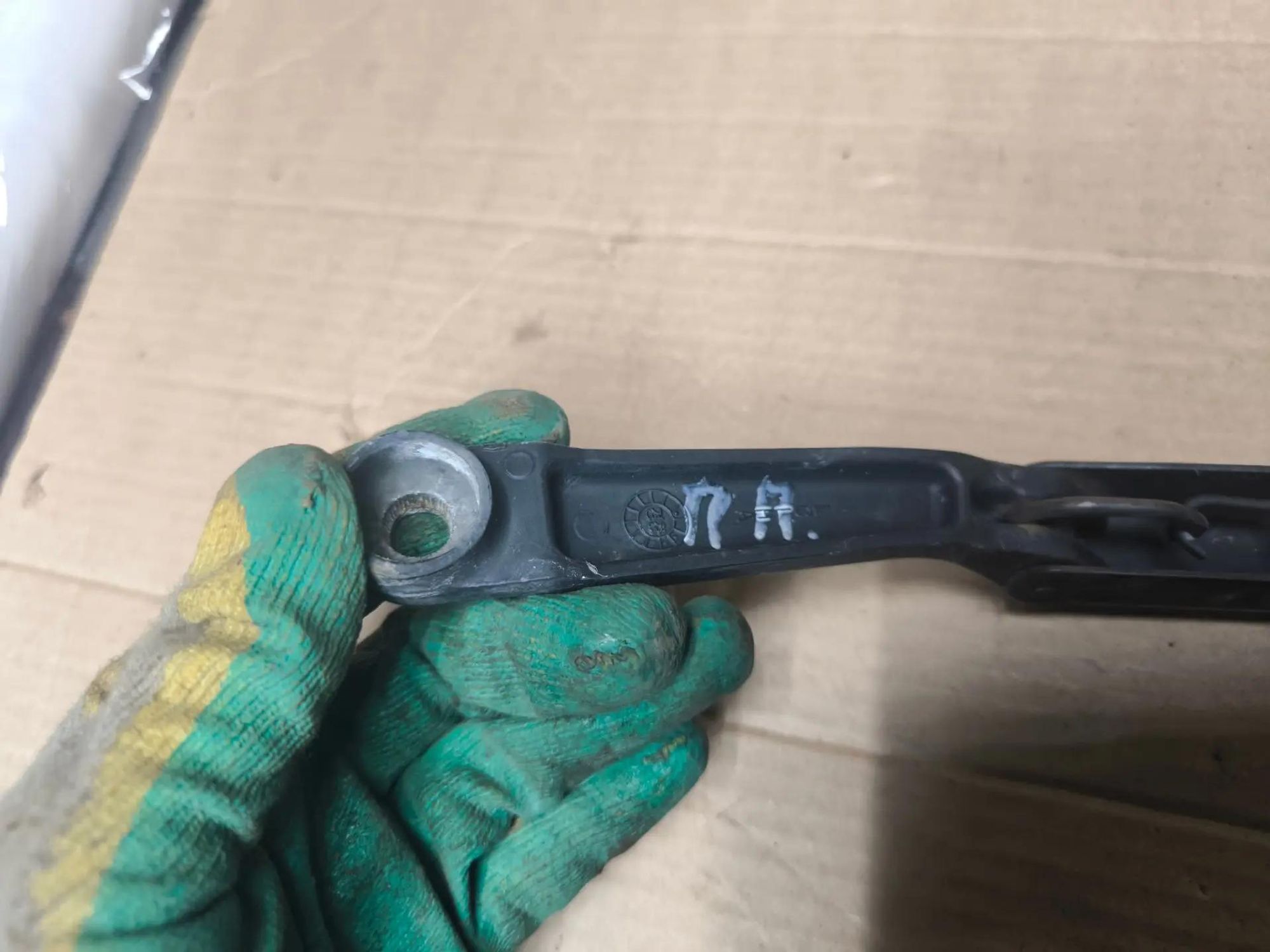 https://ycs.partsauto.market/partsauto-images/thmbs/userImages/d89d66a30f14dbad161fb7a986aa0fe5/part/52a289a9-ec3a-41ab-b917-bf37b4d1baf3_1786262481837.jpg