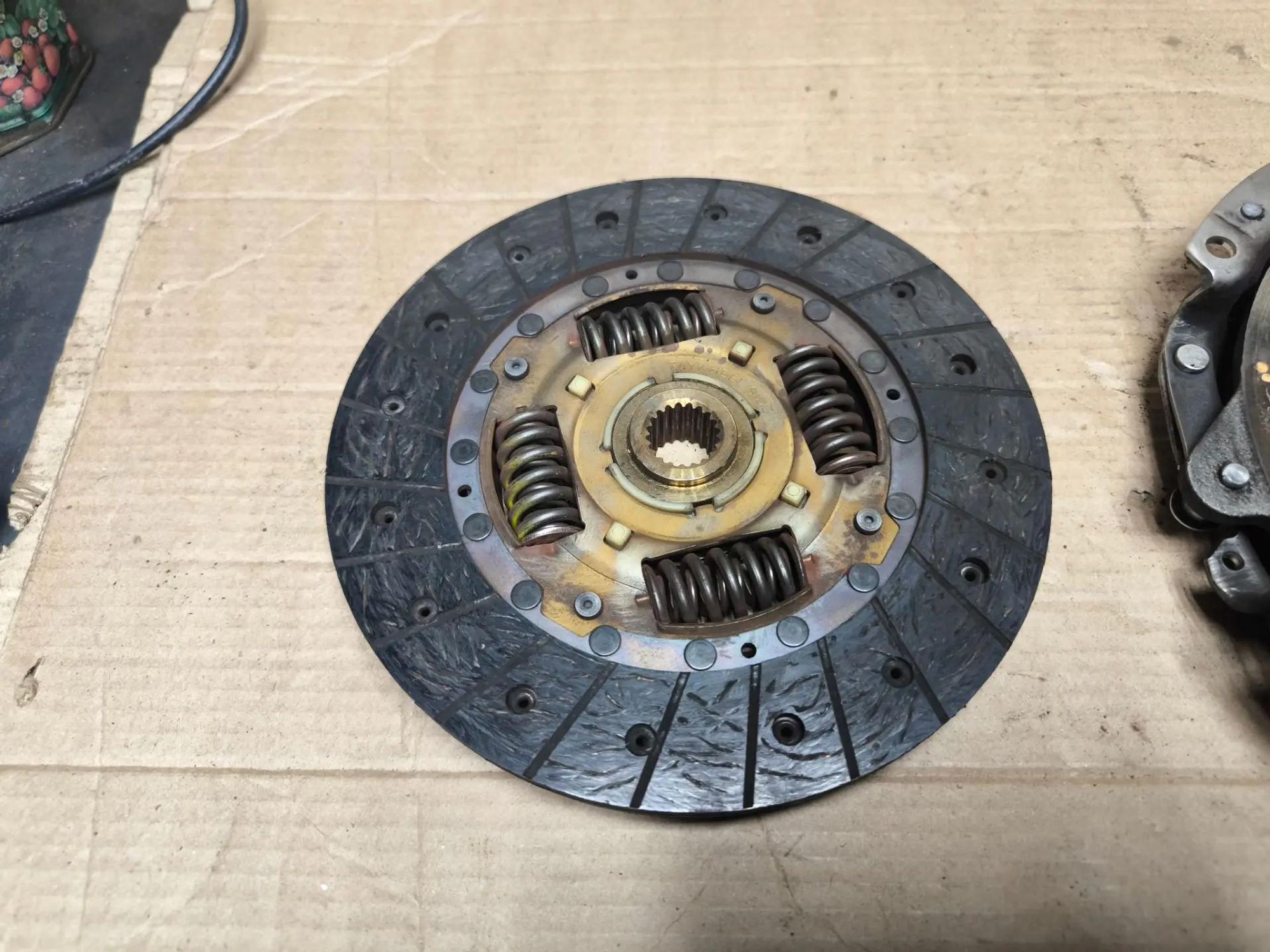 https://ycs.partsauto.market/partsauto-images/thmbs/userImages/d89d66a30f14dbad161fb7a986aa0fe5/part/53548325-fece-40f0-ae7e-ad6321e78651_1787033060976.jpg
