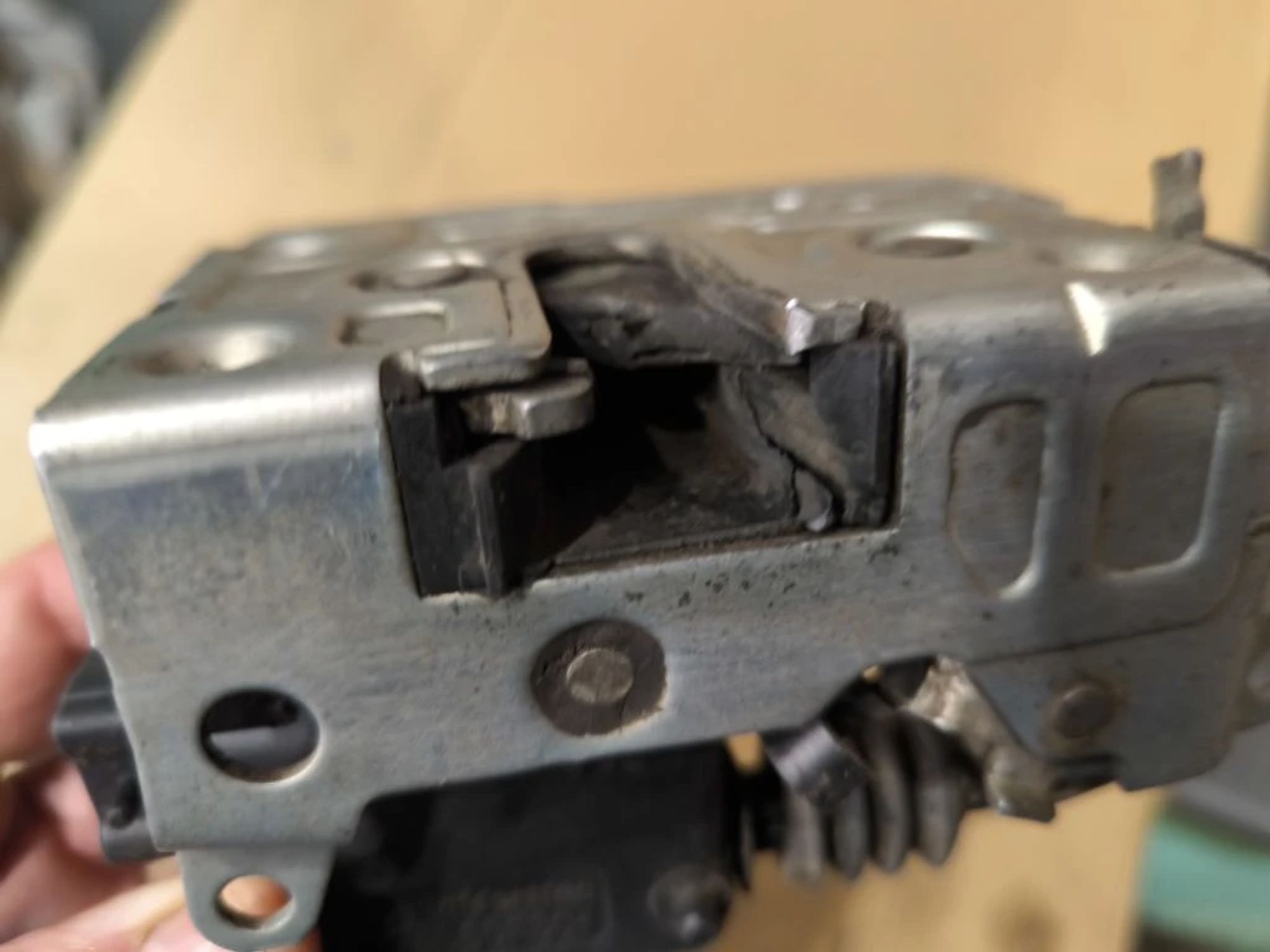 https://ycs.partsauto.market/partsauto-images/thmbs/userImages/d89d66a30f14dbad161fb7a986aa0fe5/part/547bcf9e-9b65-47de-bddf-cf34077f43f7_1777884072389.jpg