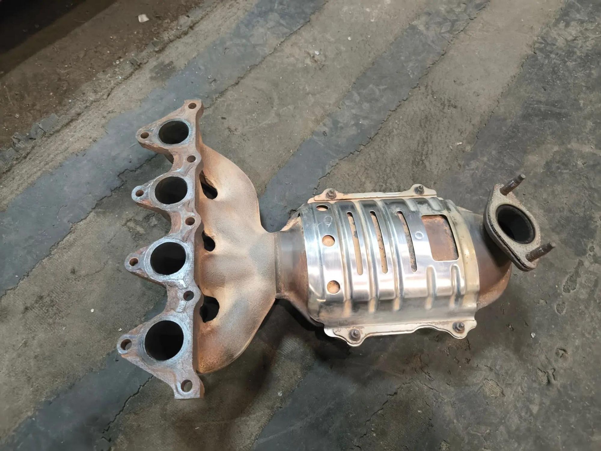 https://ycs.partsauto.market/partsauto-images/thmbs/userImages/d89d66a30f14dbad161fb7a986aa0fe5/part/571a6578-dd66-43a7-b145-bfe675b34266_1786119520538.jpg