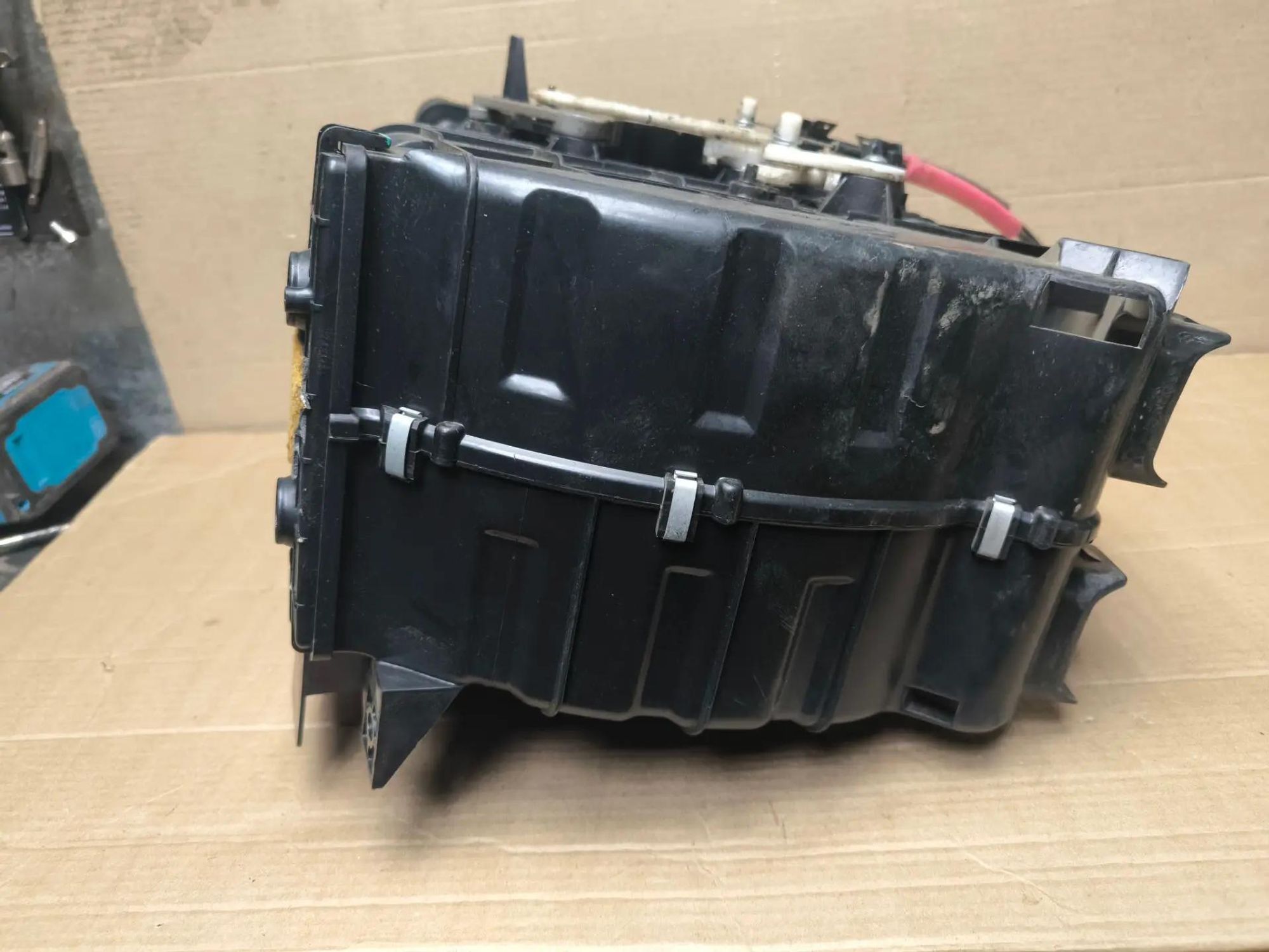https://ycs.partsauto.market/partsauto-images/thmbs/userImages/d89d66a30f14dbad161fb7a986aa0fe5/part/5e475c4b-5184-4151-888e-5ddf47e10a6f_1786261596105.jpg