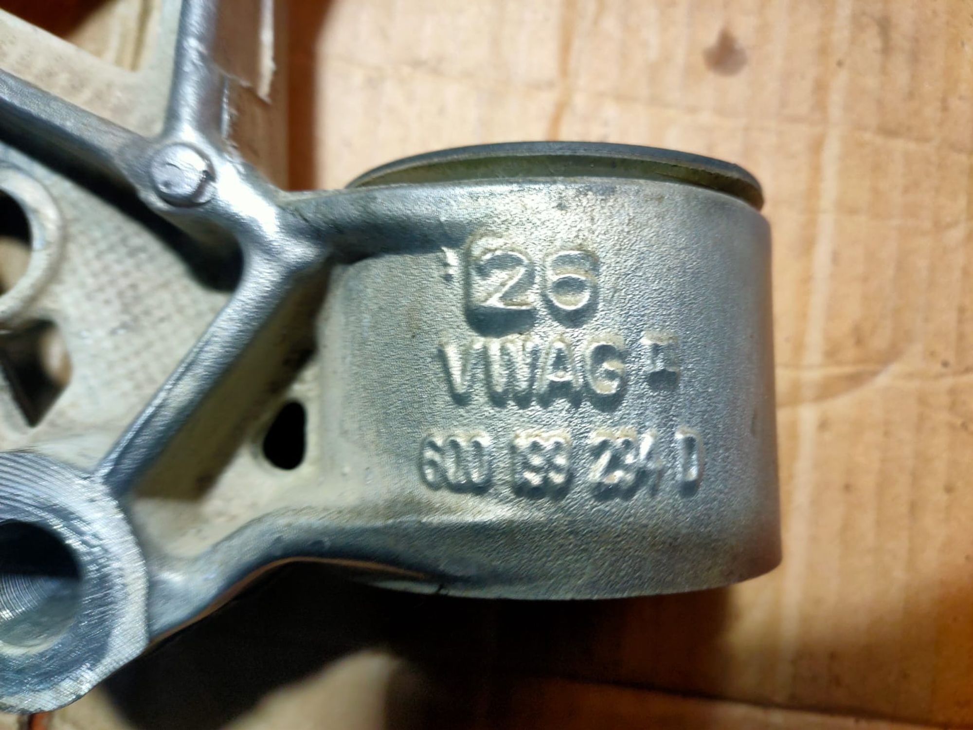 https://ycs.partsauto.market/partsauto-images/thmbs/userImages/d89d66a30f14dbad161fb7a986aa0fe5/part/5f420b6d-142c-4db9-8b8a-16758753d33d_1699606109893.jpg