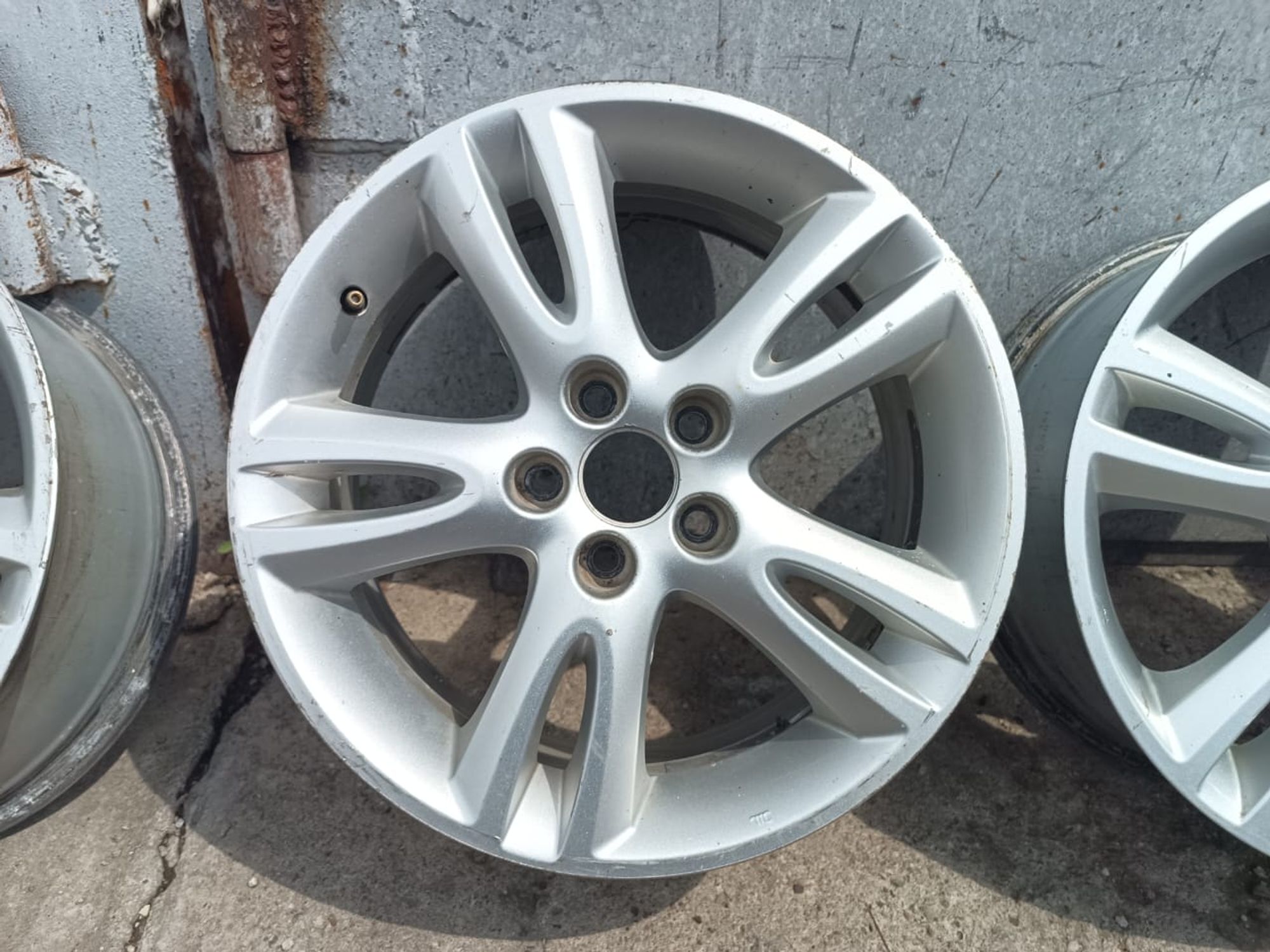https://ycs.partsauto.market/partsauto-images/thmbs/userImages/d89d66a30f14dbad161fb7a986aa0fe5/part/606eb06f-8885-4f6c-945a-3d9f98cbc896_1719485951597.jpg