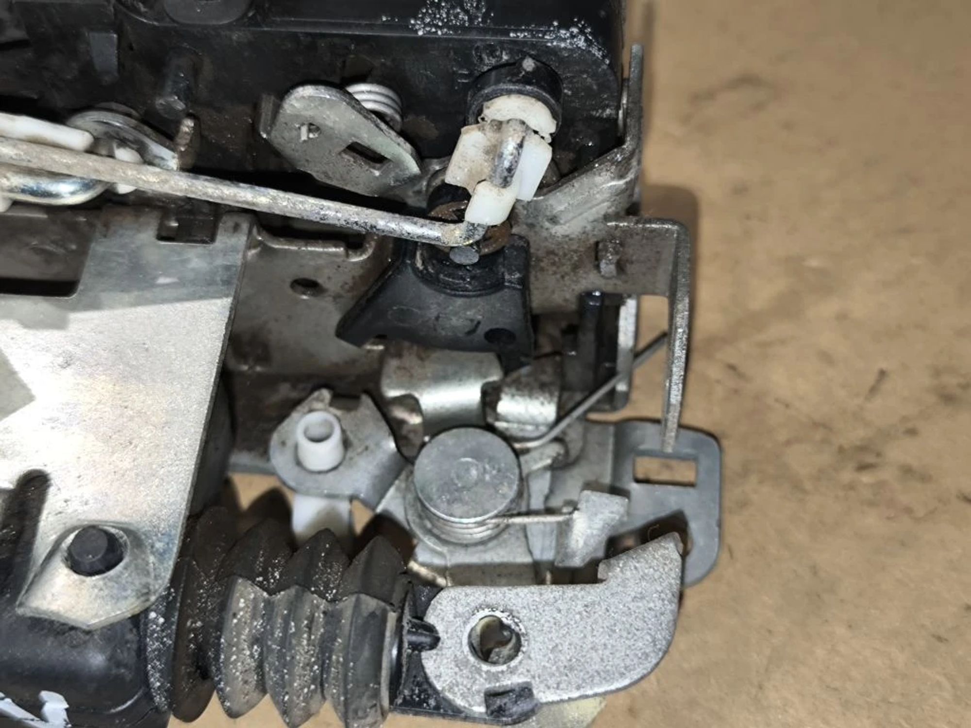 https://ycs.partsauto.market/partsauto-images/thmbs/userImages/d89d66a30f14dbad161fb7a986aa0fe5/part/66a4d161-5850-4b16-a226-9c6e08c633c4_1777370053029.jpg