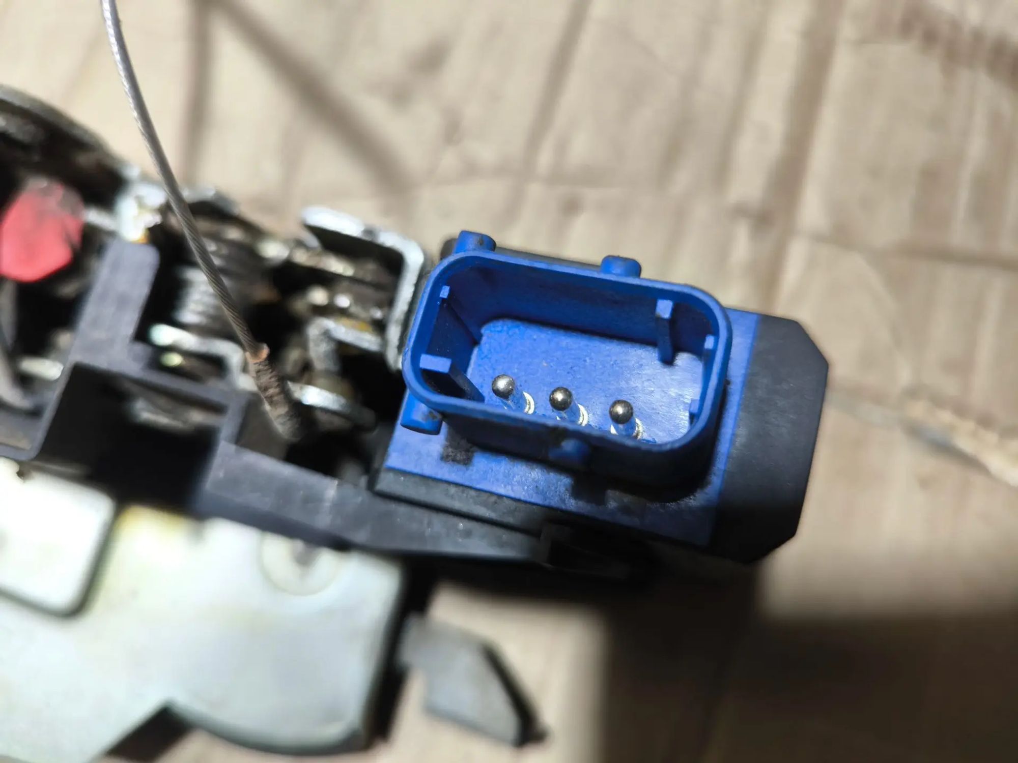 https://ycs.partsauto.market/partsauto-images/thmbs/userImages/d89d66a30f14dbad161fb7a986aa0fe5/part/6b73a35a-ea72-4510-b695-39a0da657d44_1782880559370.jpg