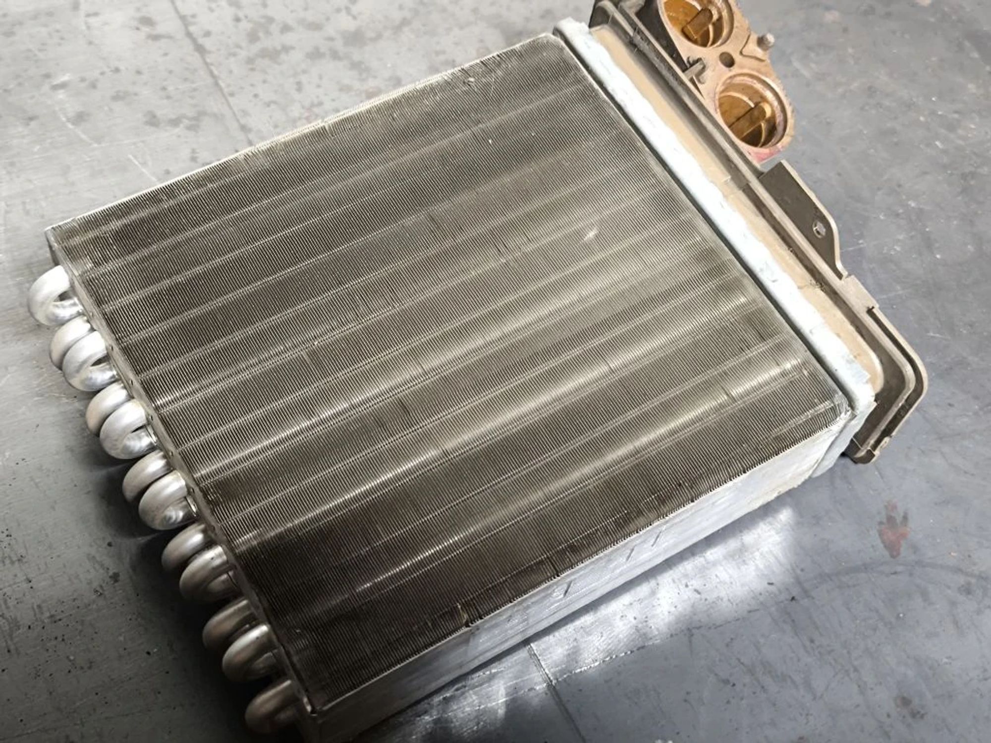 https://ycs.partsauto.market/partsauto-images/thmbs/userImages/d89d66a30f14dbad161fb7a986aa0fe5/part/6e92c5ef-8141-45e9-9246-c77ebb322983_1780231565819.jpg