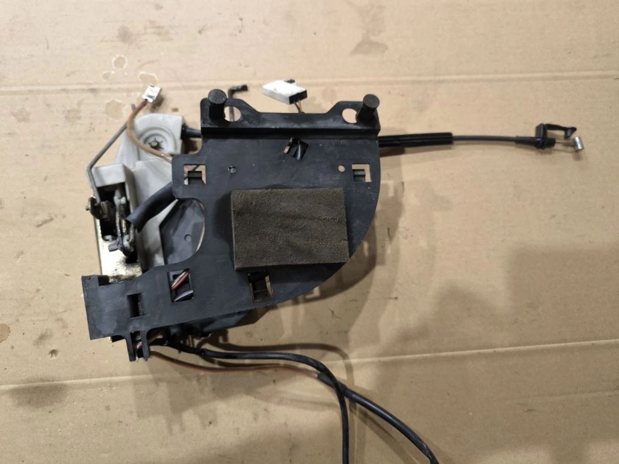 https://ycs.partsauto.market/partsauto-images/thmbs/userImages/d89d66a30f14dbad161fb7a986aa0fe5/part/749c3938-0749-47e0-a79b-03e05d55612a_1776922581969.jpg