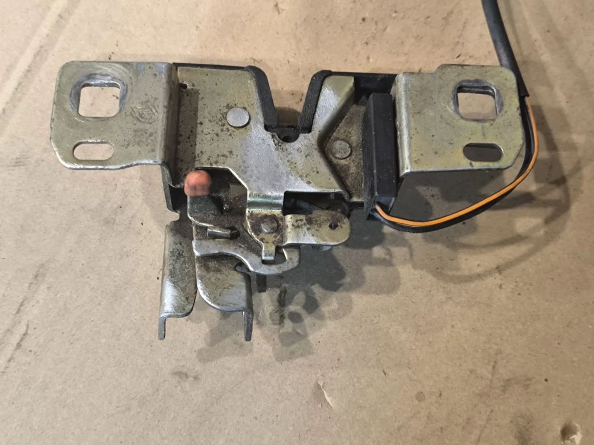 https://ycs.partsauto.market/partsauto-images/thmbs/userImages/d89d66a30f14dbad161fb7a986aa0fe5/part/75f85ff0-e19c-47e7-8f51-b31f24df707d_1776755064707.jpg
