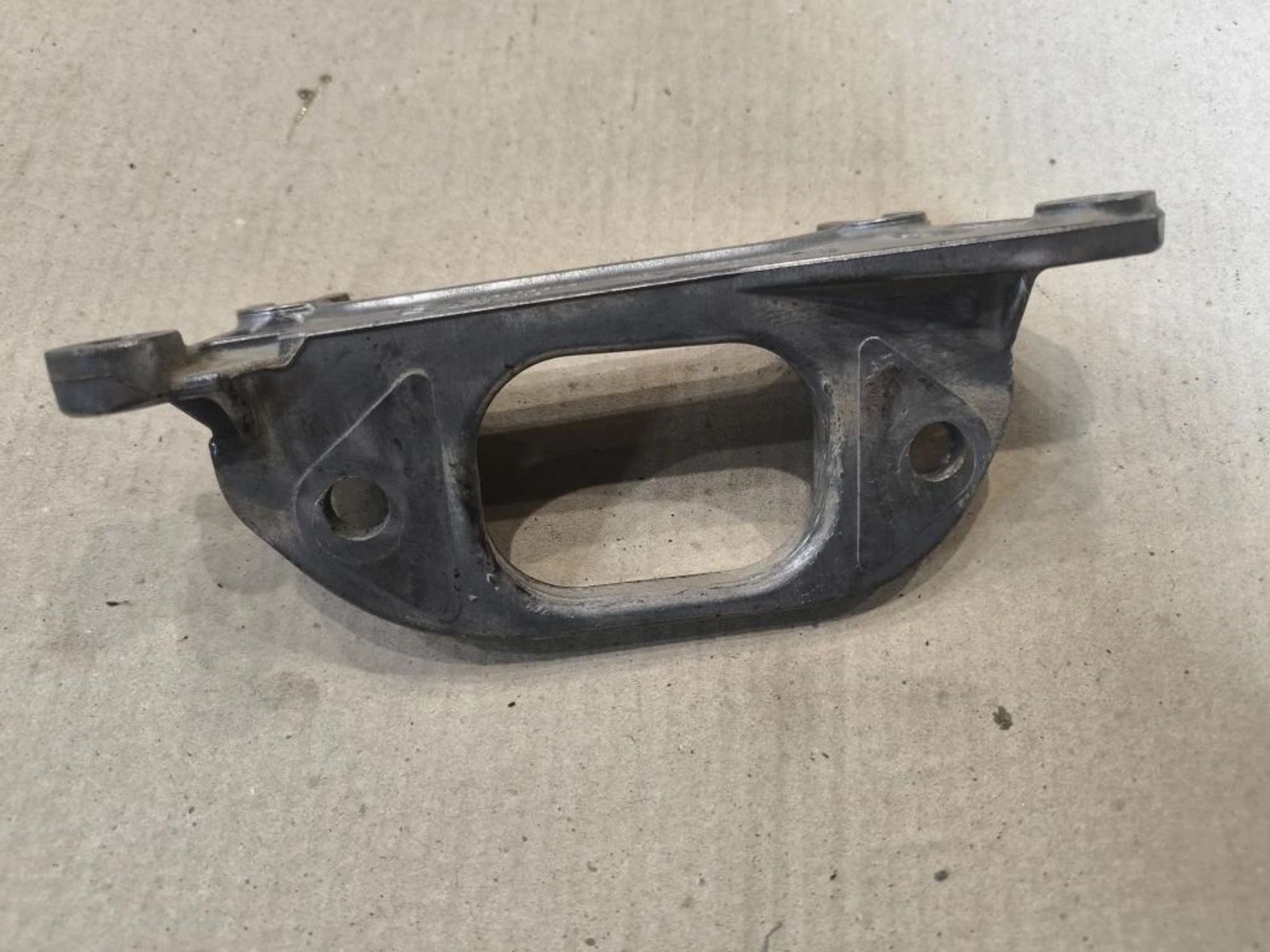 https://ycs.partsauto.market/partsauto-images/thmbs/userImages/d89d66a30f14dbad161fb7a986aa0fe5/part/7645d70c-f966-4f8f-824b-54ff53a1849f_1779947502333.jpg