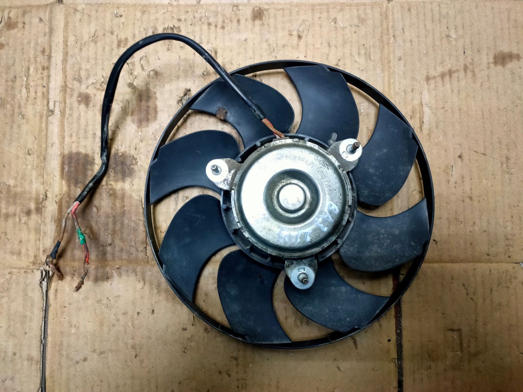 https://ycs.partsauto.market/partsauto-images/thmbs/userImages/d89d66a30f14dbad161fb7a986aa0fe5/part/777dcc23-e844-4ad8-aa1e-44619a545db6_1736408006683.jpg