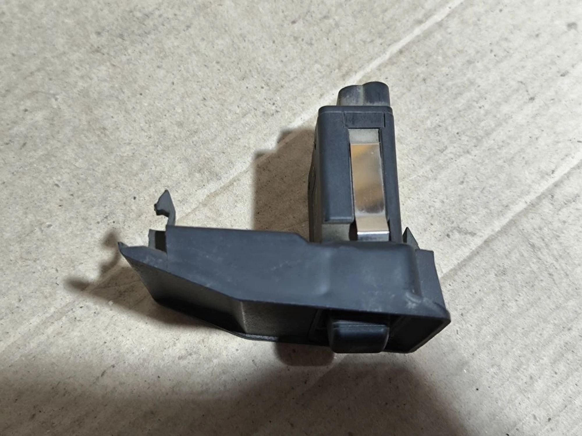 https://ycs.partsauto.market/partsauto-images/thmbs/userImages/d89d66a30f14dbad161fb7a986aa0fe5/part/77c1f9f8-2a61-4c19-8842-0368f72fe33a_1781068468892.jpg
