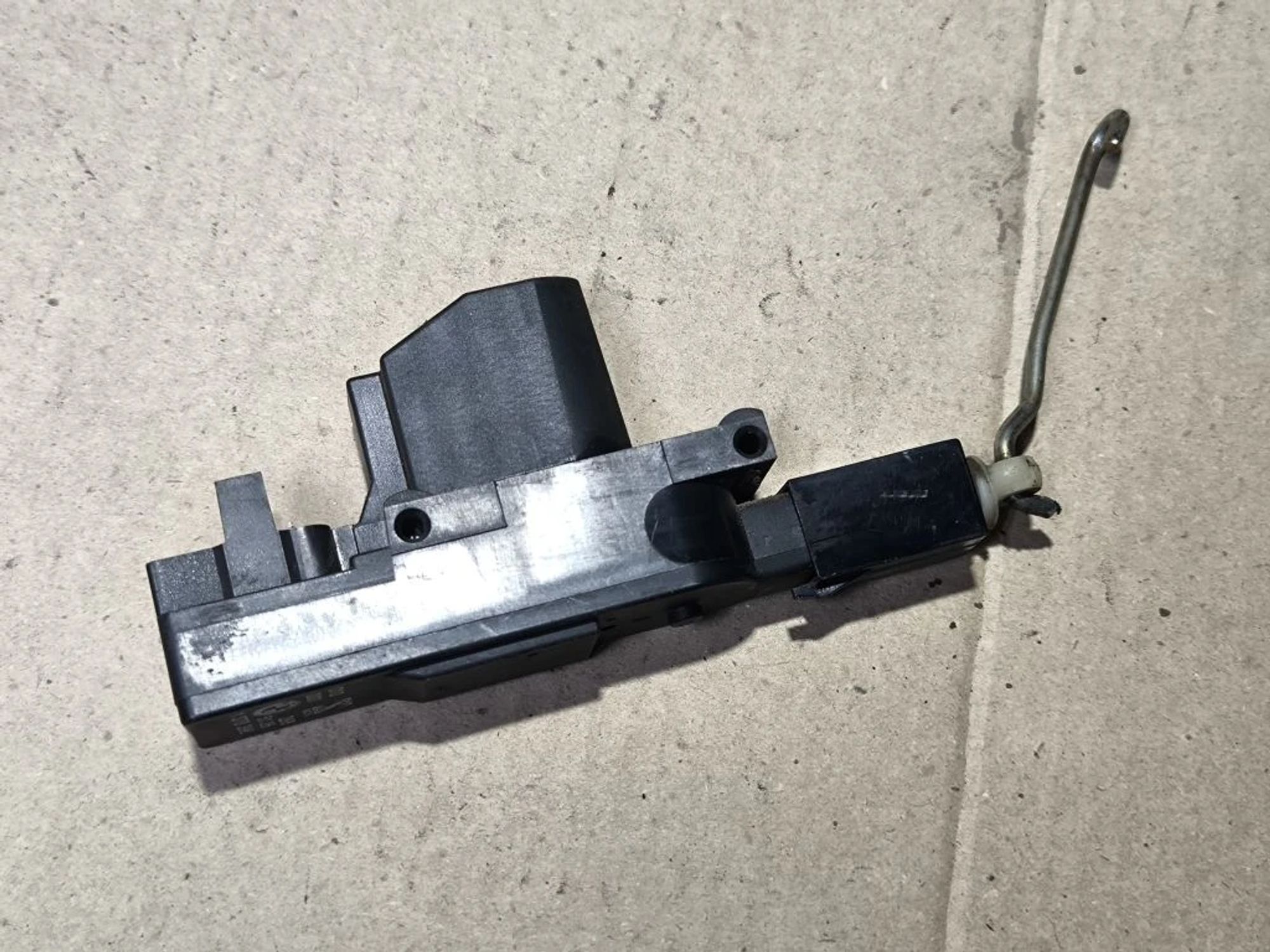 https://ycs.partsauto.market/partsauto-images/thmbs/userImages/d89d66a30f14dbad161fb7a986aa0fe5/part/77f5e9ff-a5bd-4839-9738-988450b9cb00_1780573979492.jpg