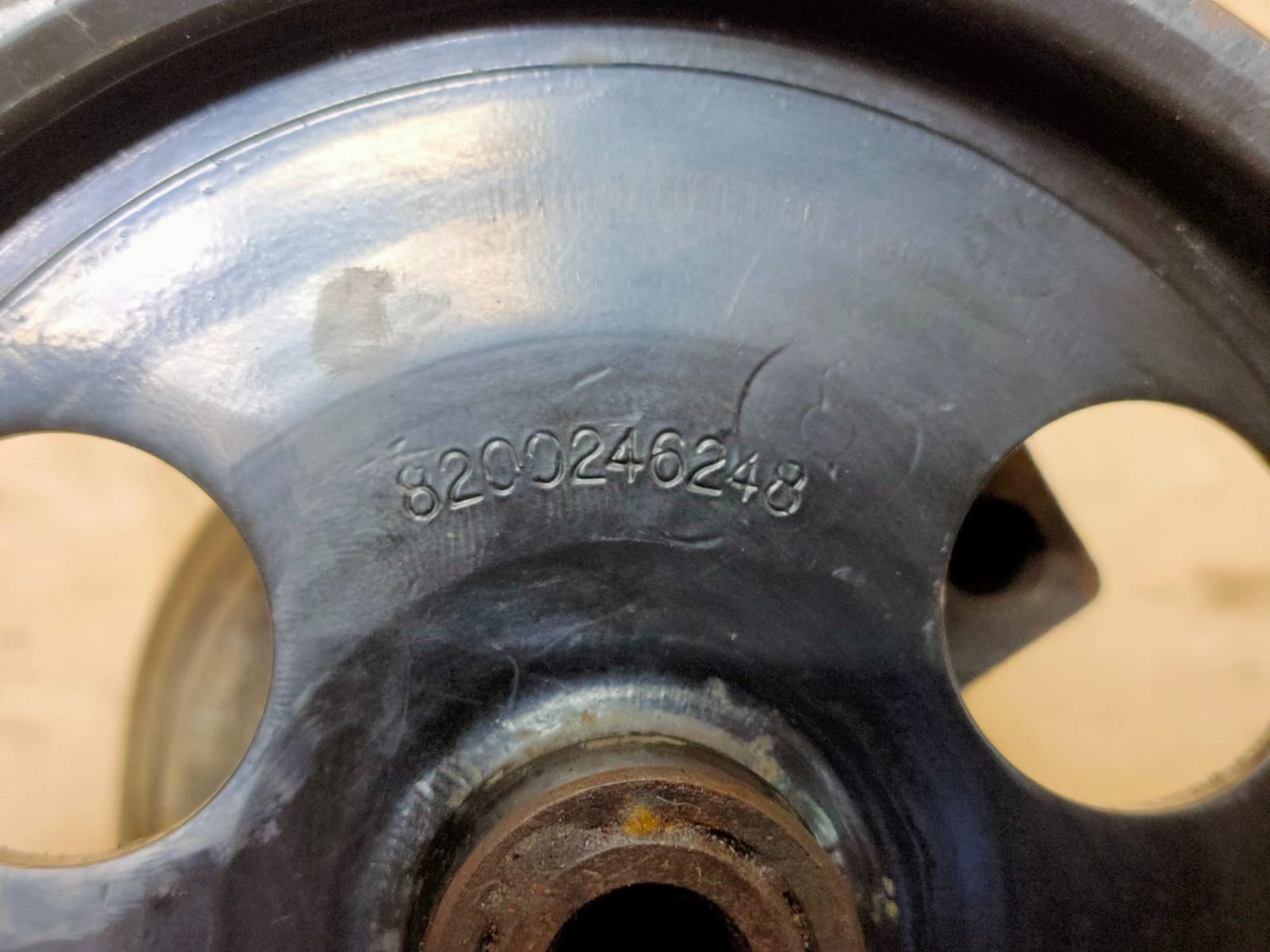 https://ycs.partsauto.market/partsauto-images/thmbs/userImages/d89d66a30f14dbad161fb7a986aa0fe5/part/7b50bafd-b6a1-4a8c-ab95-d9907232a556_1748241612848.jpg