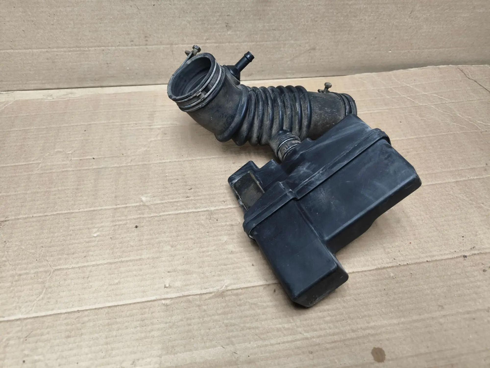 https://ycs.partsauto.market/partsauto-images/thmbs/userImages/d89d66a30f14dbad161fb7a986aa0fe5/part/7d7cb3fb-50be-48c6-9bb5-82d9544e4d08_1785568675076.jpg