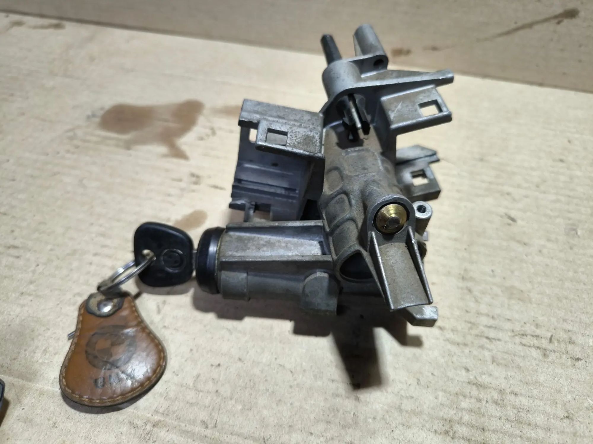 https://ycs.partsauto.market/partsauto-images/thmbs/userImages/d89d66a30f14dbad161fb7a986aa0fe5/part/7e8465a8-8b33-4dcb-ad55-cea4da341a3b_1783054477931.jpg