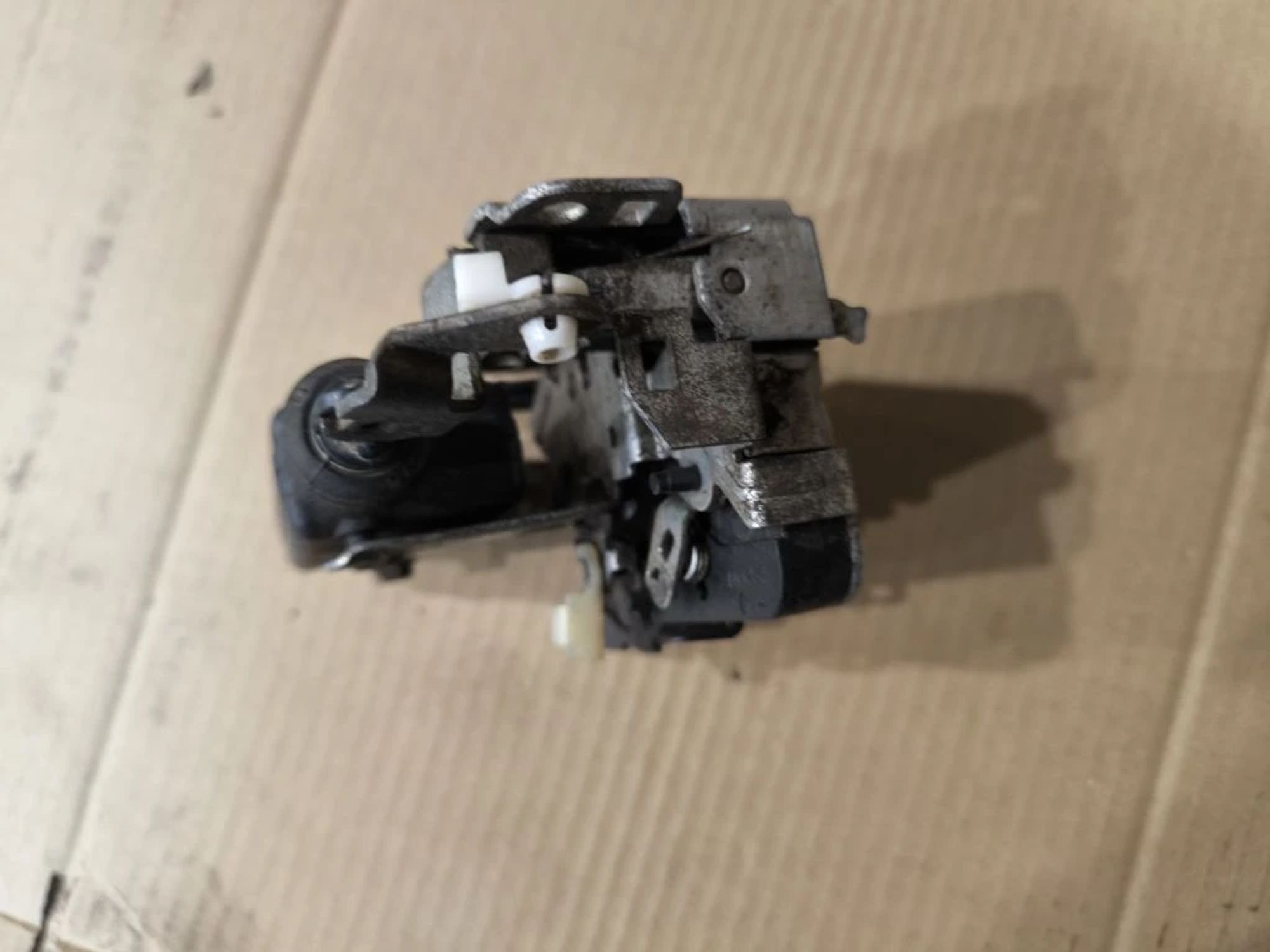 https://ycs.partsauto.market/partsauto-images/thmbs/userImages/d89d66a30f14dbad161fb7a986aa0fe5/part/7f802b44-6962-428d-8600-ded01ecf2556_1777884071445.jpg