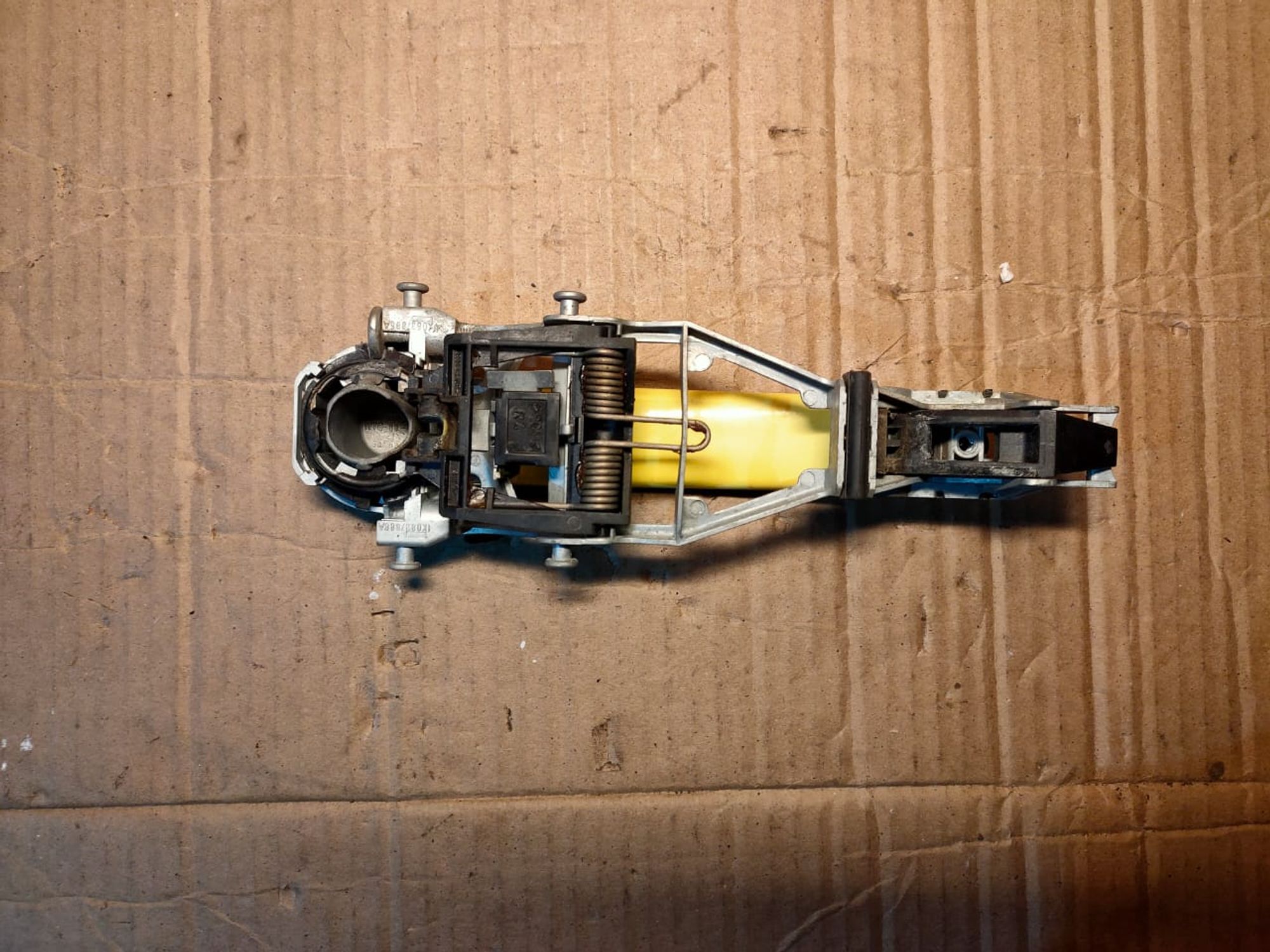 https://ycs.partsauto.market/partsauto-images/thmbs/userImages/d89d66a30f14dbad161fb7a986aa0fe5/part/85d1a76e-8ae0-48ad-90a3-4a9c97e019d0_1701270457884.jpg