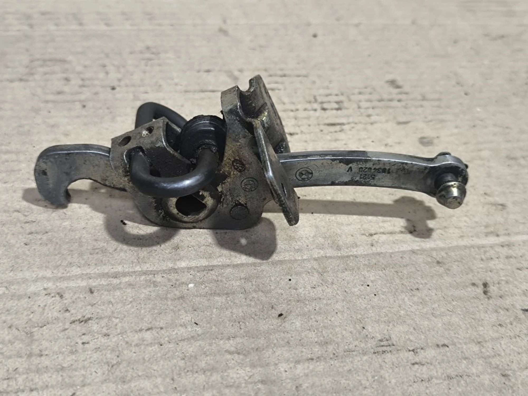 https://ycs.partsauto.market/partsauto-images/thmbs/userImages/d89d66a30f14dbad161fb7a986aa0fe5/part/86687379-9e9b-4588-9ee8-83b0eafcd2f4_1781153168173.jpg