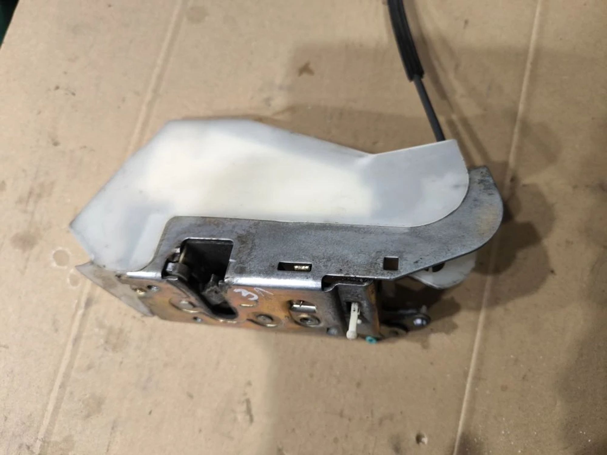 https://ycs.partsauto.market/partsauto-images/thmbs/userImages/d89d66a30f14dbad161fb7a986aa0fe5/part/86abdd73-77f6-46e0-958e-001f80001971_1776922667973.jpg