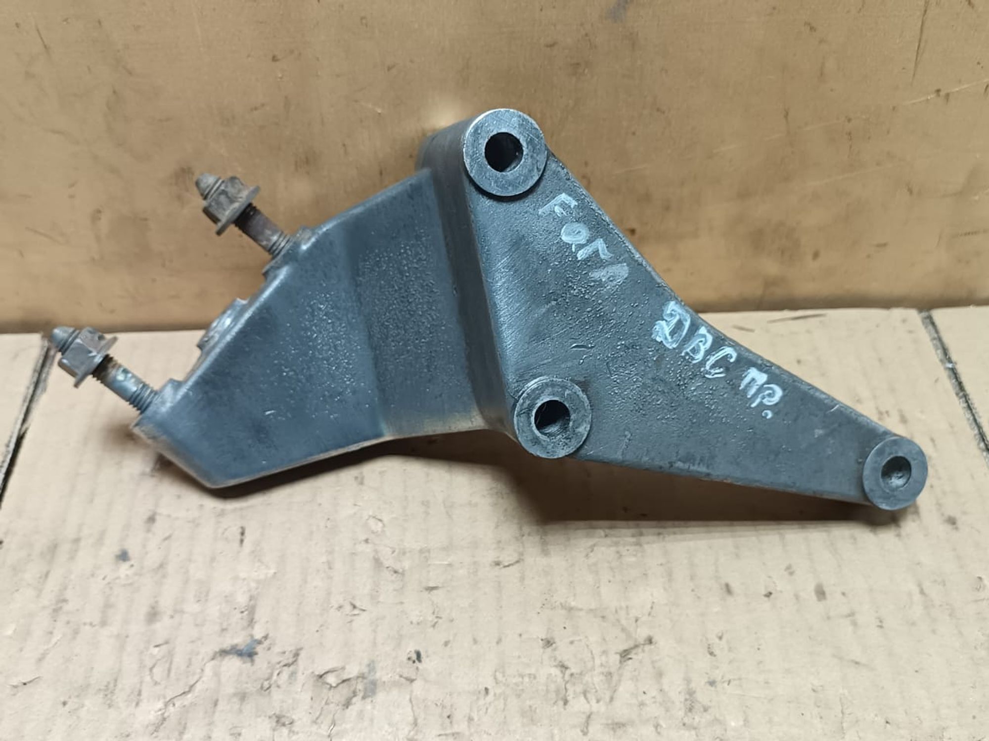 https://ycs.partsauto.market/partsauto-images/thmbs/userImages/d89d66a30f14dbad161fb7a986aa0fe5/part/86e1c74f-5def-4592-9537-51b7d6097fa1_1739198530251.jpg
