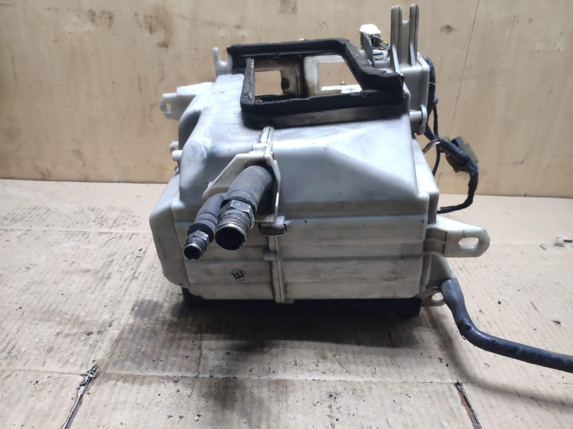 https://ycs.partsauto.market/partsauto-images/thmbs/userImages/d89d66a30f14dbad161fb7a986aa0fe5/part/87c5451f-778f-42f8-b9e5-dd34ce7789f9_1733935089004.jpg