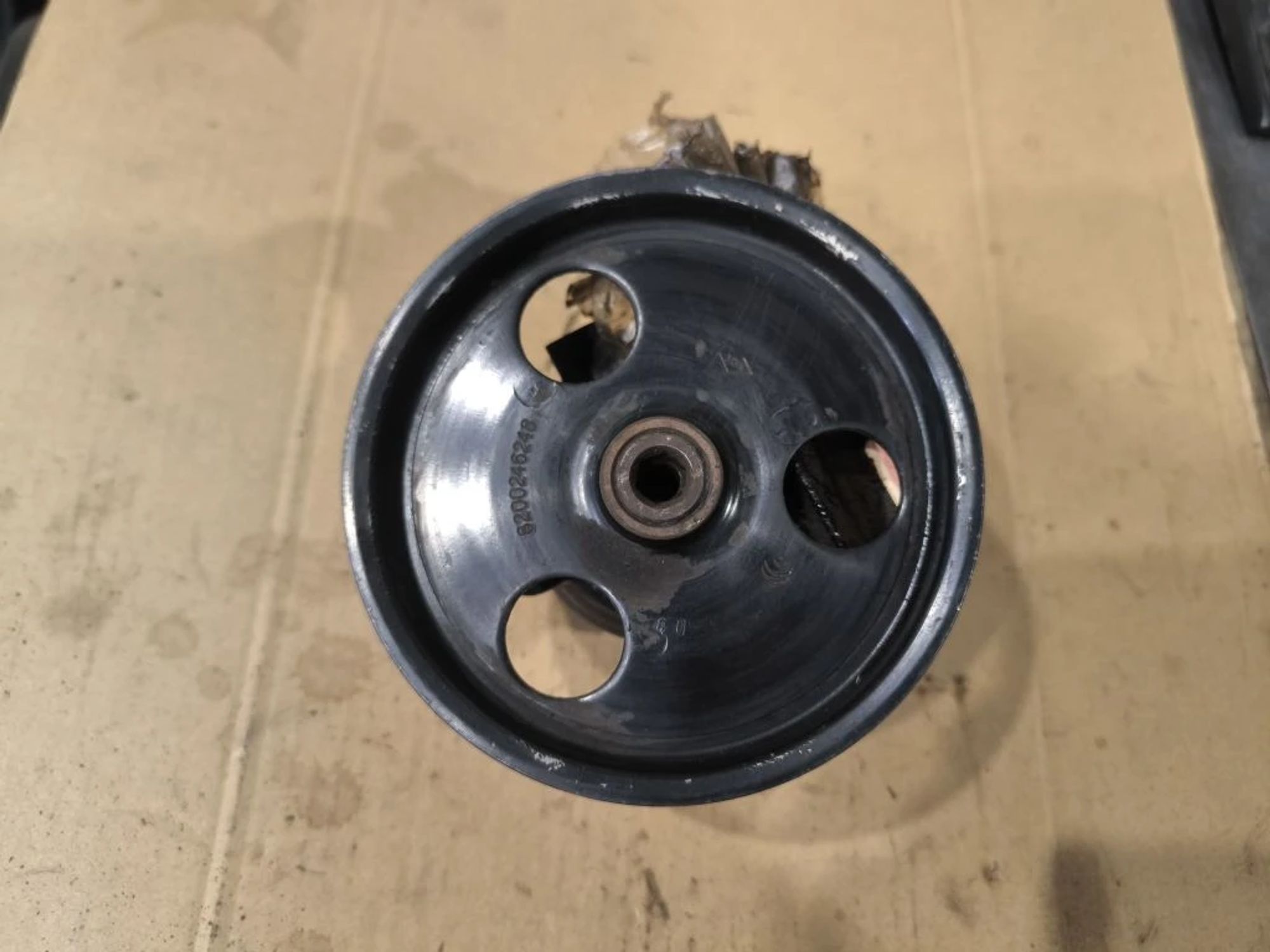 https://ycs.partsauto.market/partsauto-images/thmbs/userImages/d89d66a30f14dbad161fb7a986aa0fe5/part/87f2636f-4499-4c21-8032-c73d4850f7e1_1777294031277.jpg