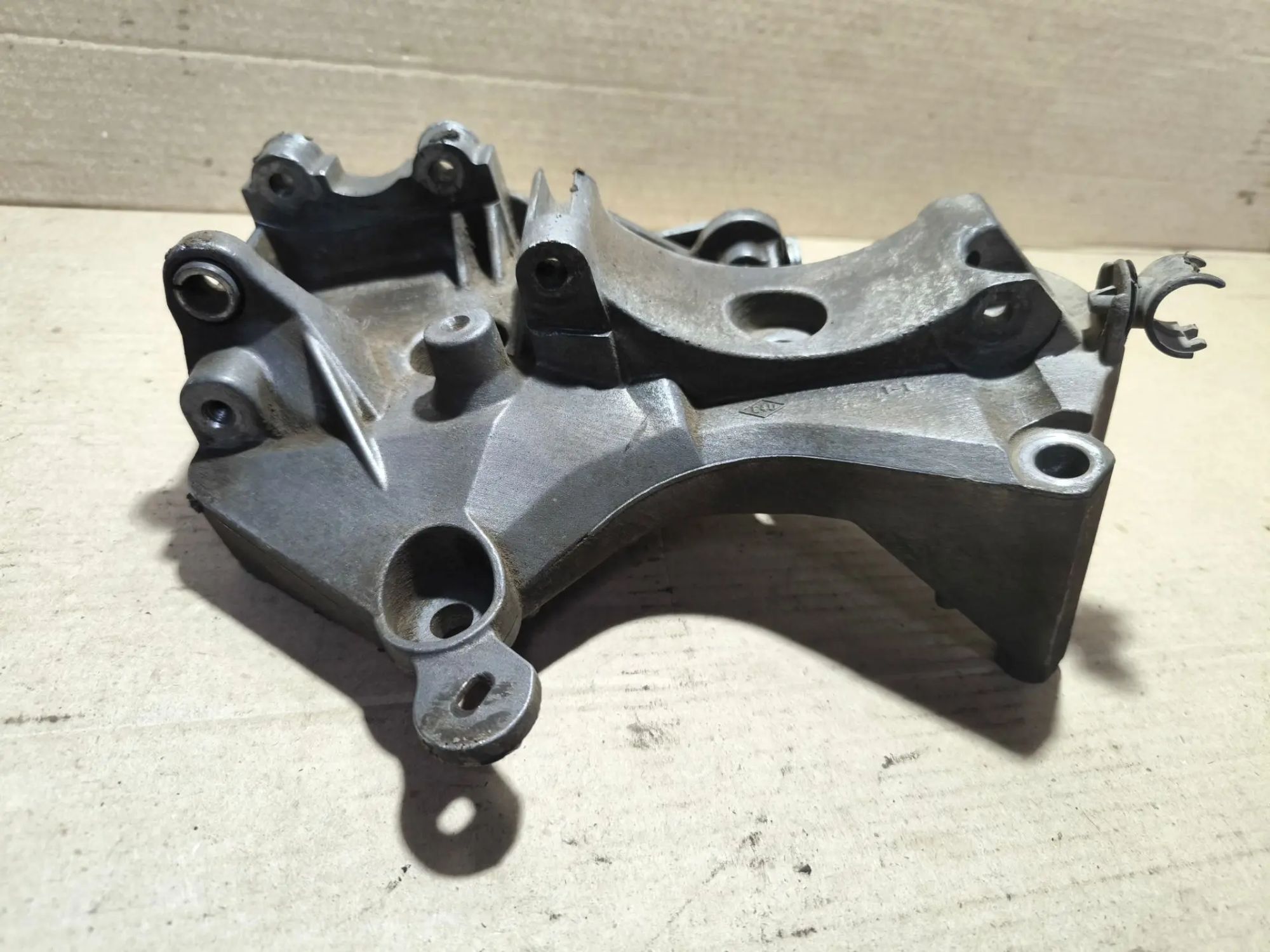 https://ycs.partsauto.market/partsauto-images/thmbs/userImages/d89d66a30f14dbad161fb7a986aa0fe5/part/88965a11-2645-4bd4-b319-0e972ba2a415_1783053502834.jpg